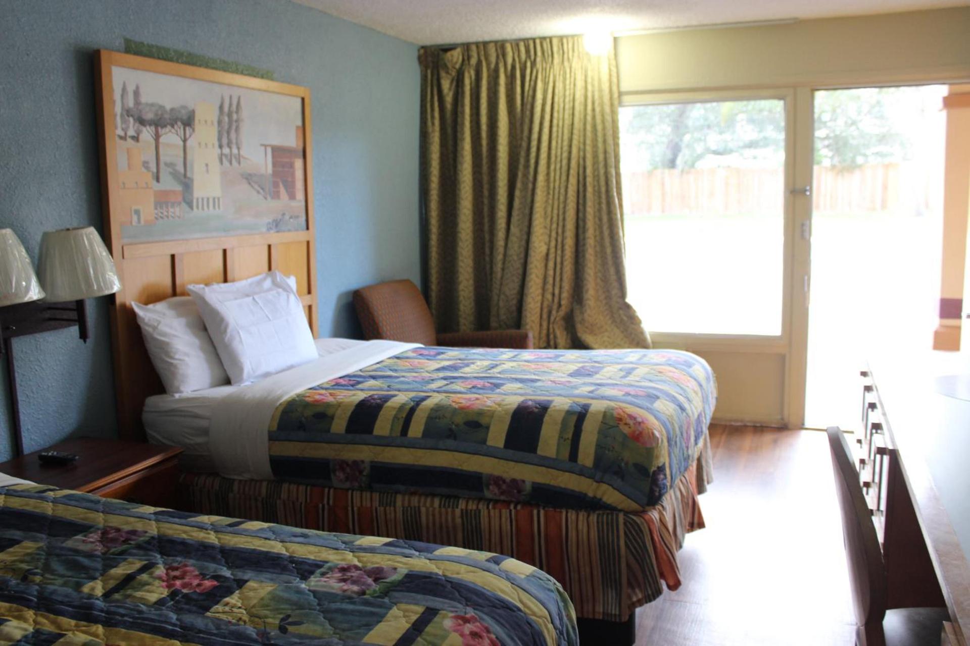 Tampa Inn Near Busch Gardens photo 16