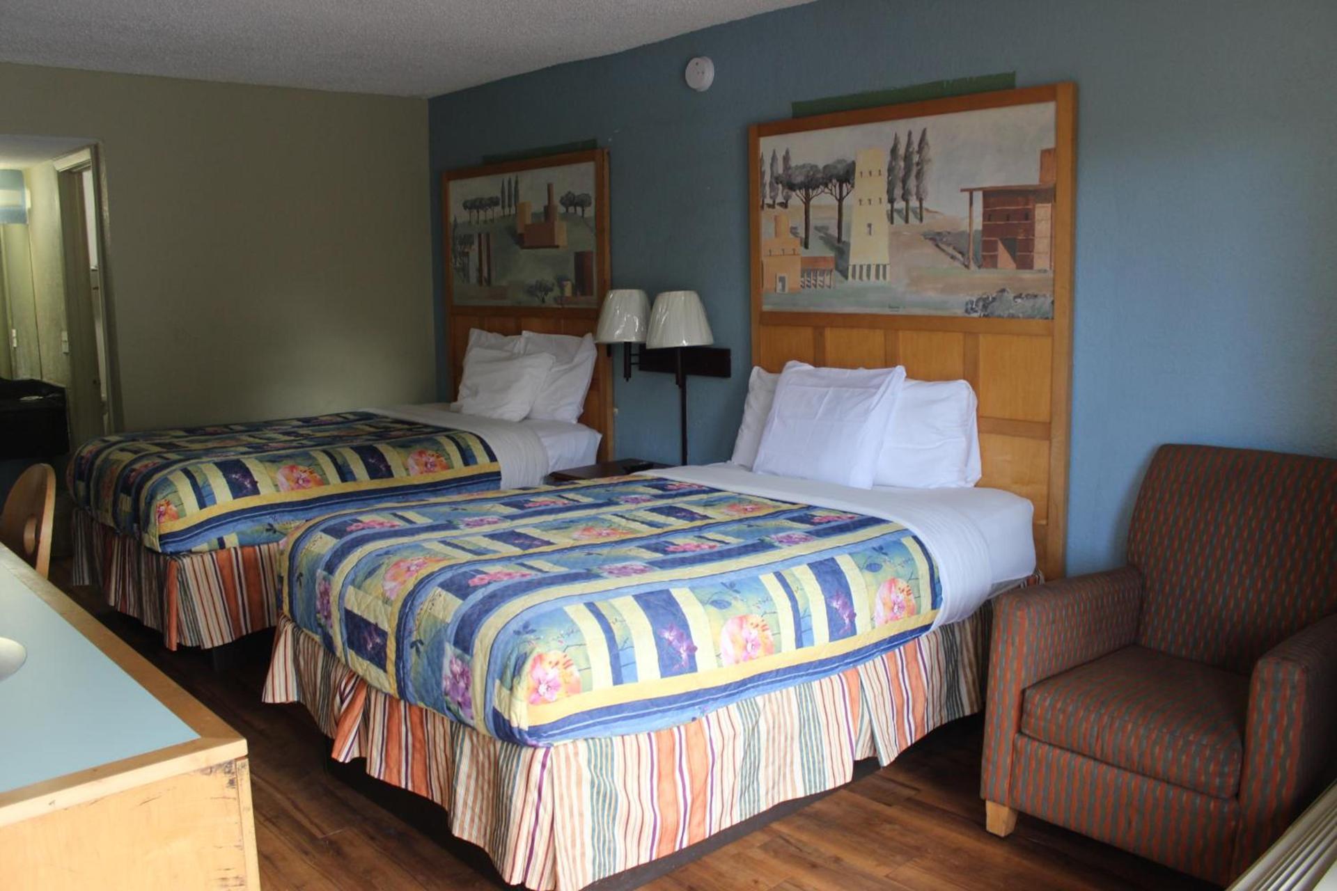 Tampa Inn Near Busch Gardens photo 20