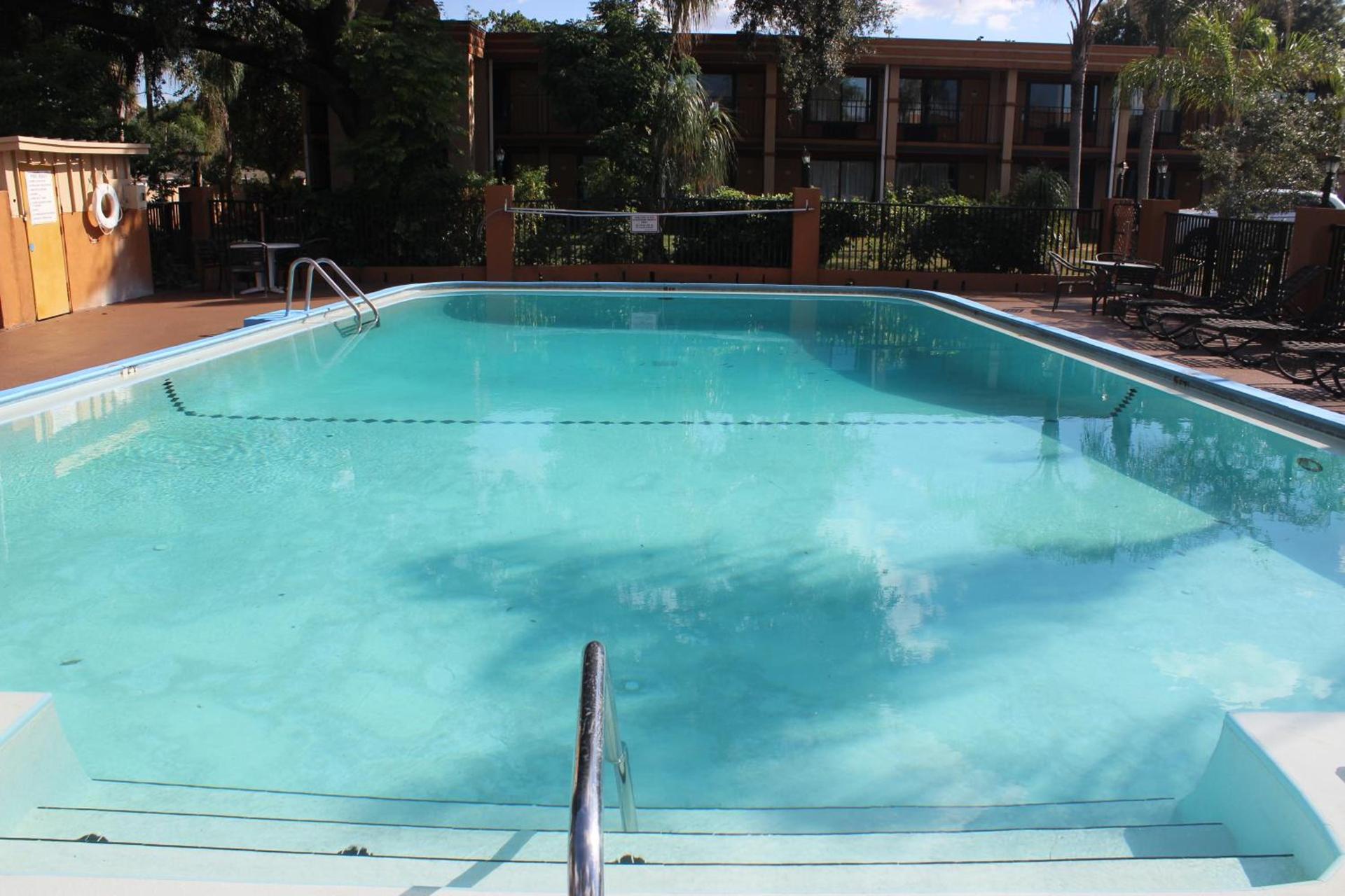 Tampa Inn Near Busch Gardens photo 3