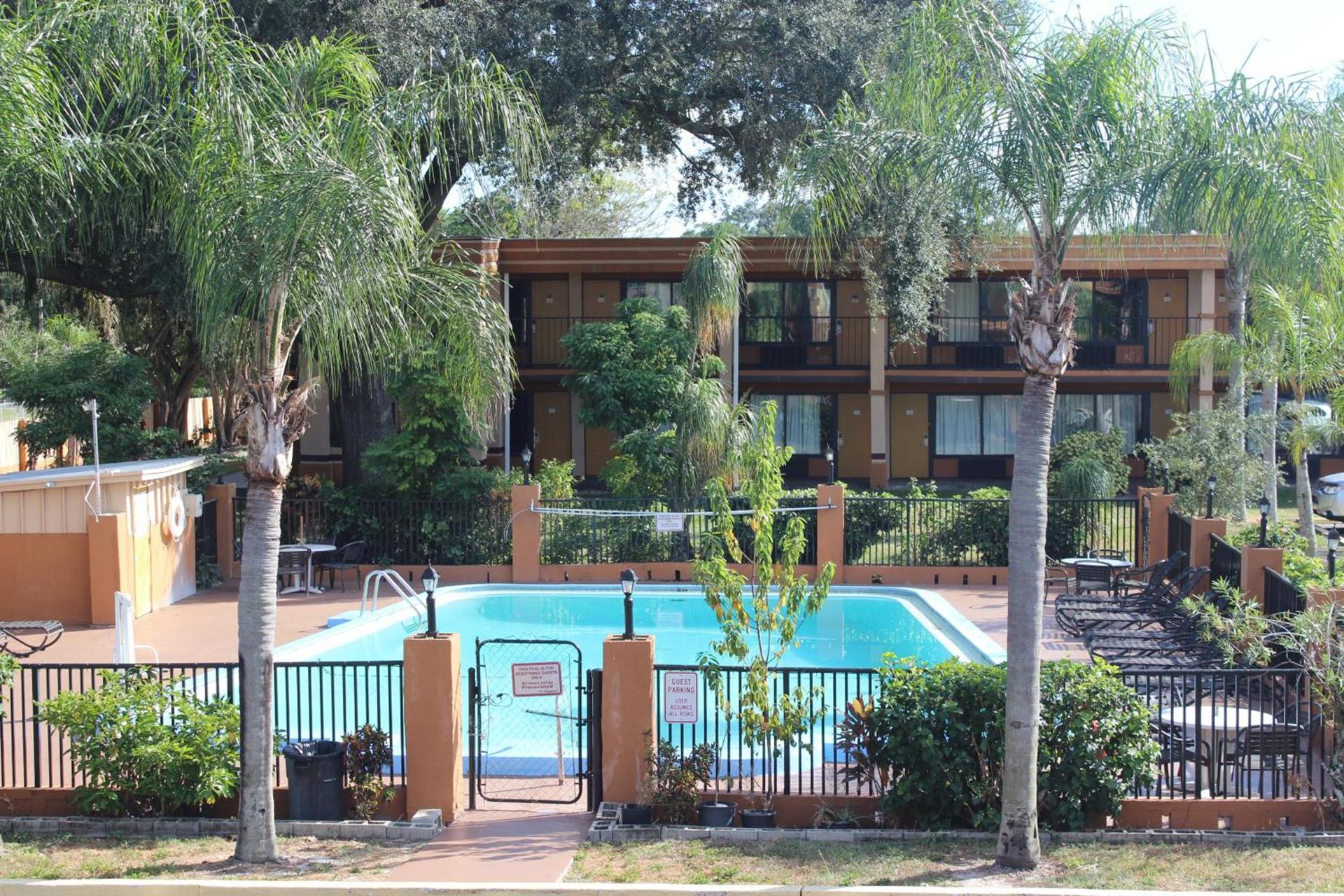 Tampa Inn Near Busch Gardens photo 23