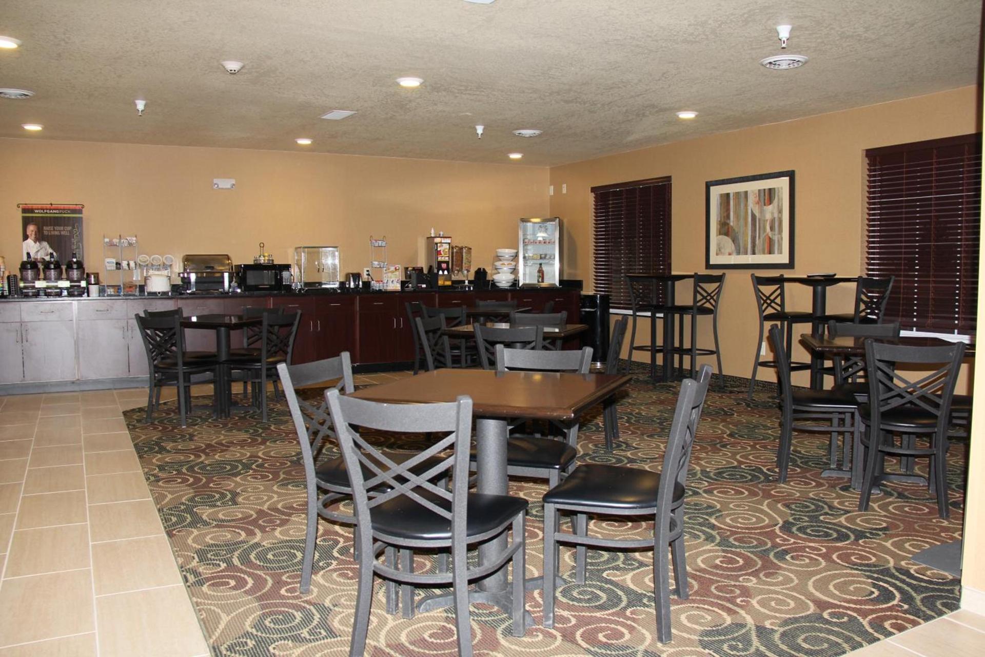 Castle Rock Inn & Suites - Quinter photo 6