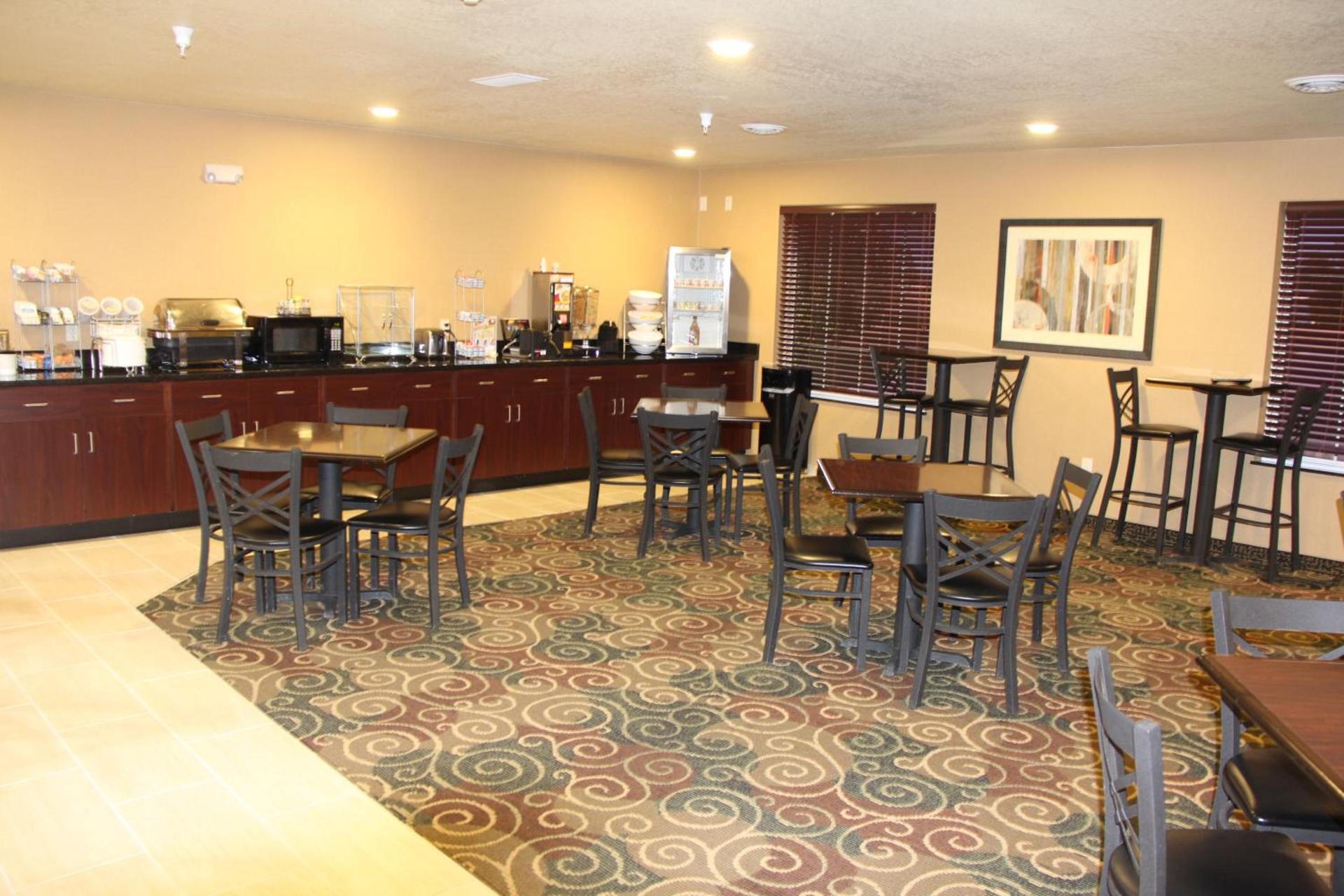 Castle Rock Inn & Suites - Quinter photo 7