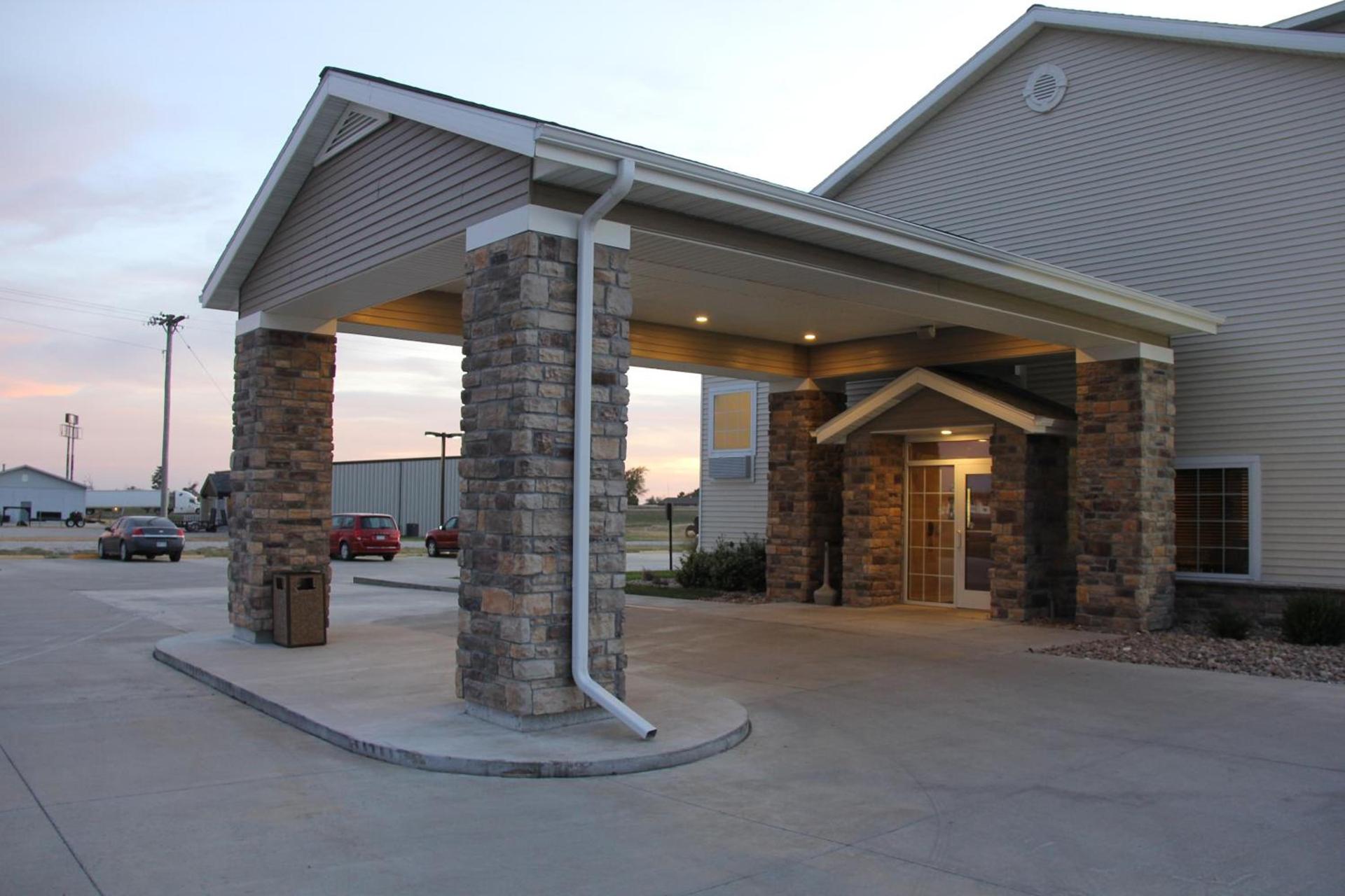Castle Rock Inn & Suites - Quinter photo 9