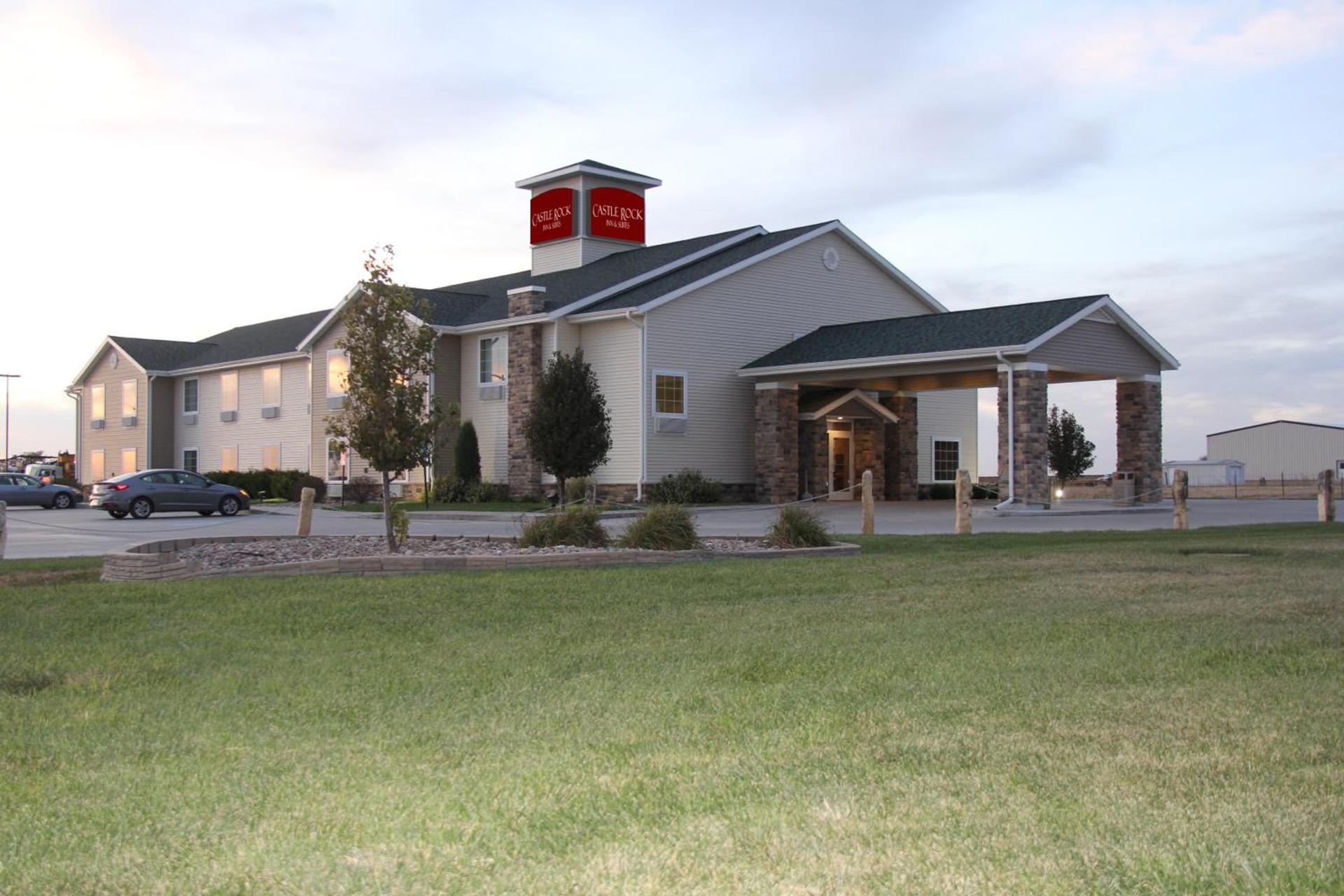 Castle Rock Inn & Suites - Quinter photo 1