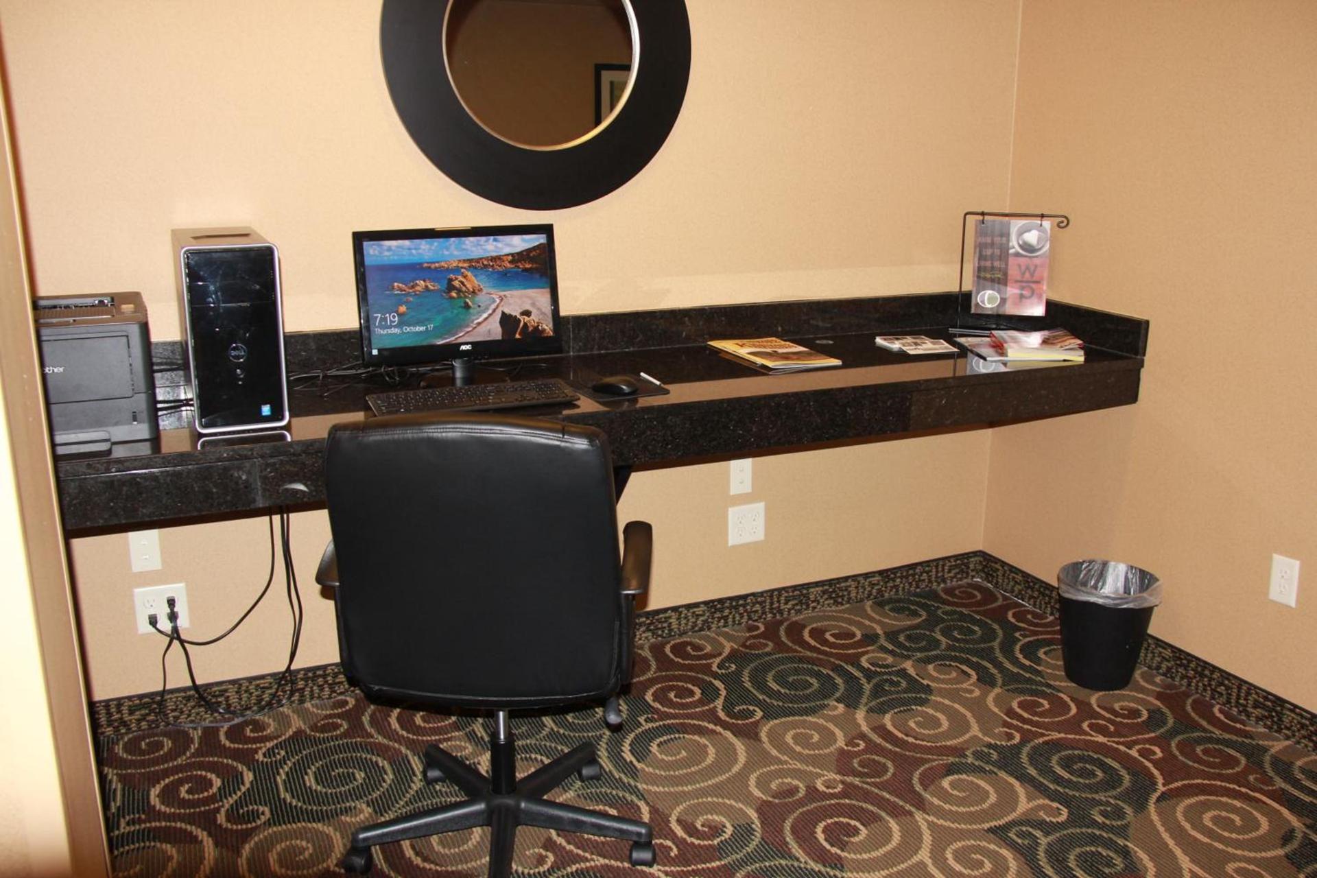 Castle Rock Inn & Suites - Quinter photo 10