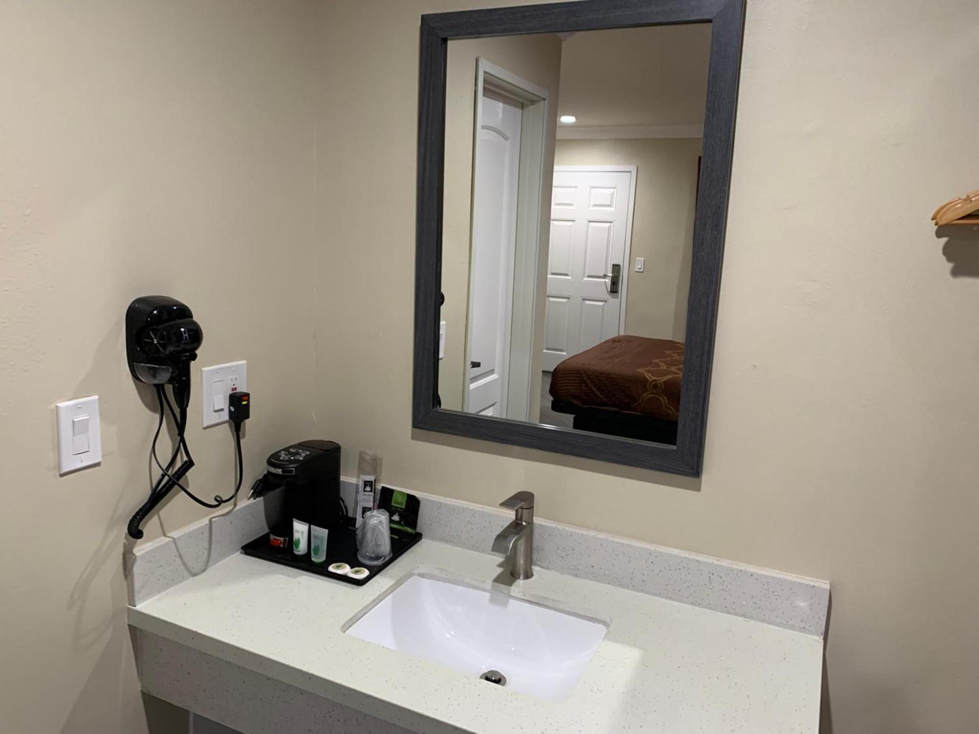 Pacific Inn Anaheim photo 5