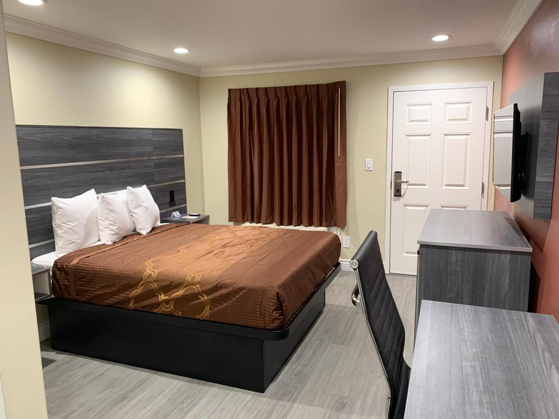 Pacific Inn Anaheim photo 13