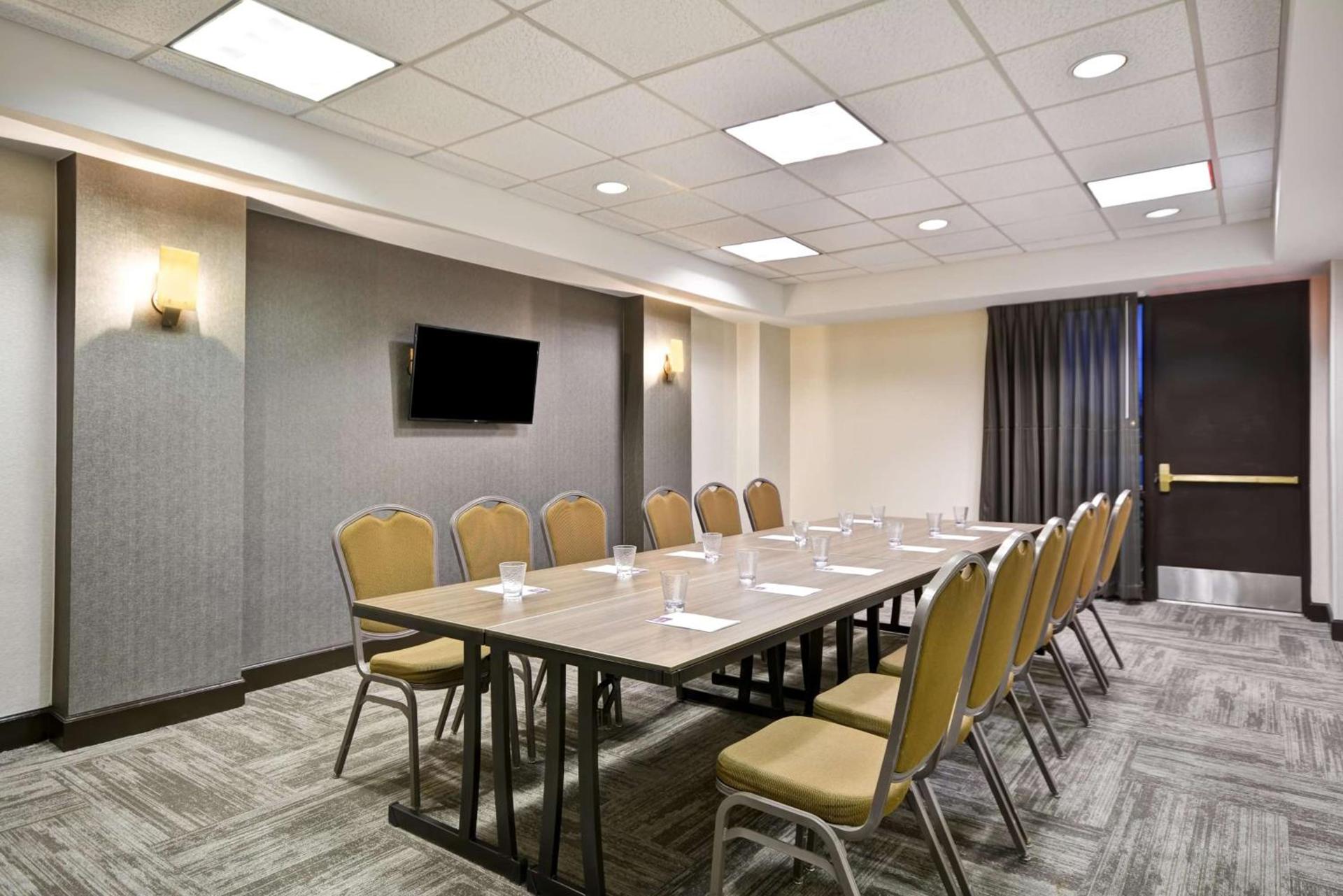 Hyatt Place Columbus Worthington photo 2