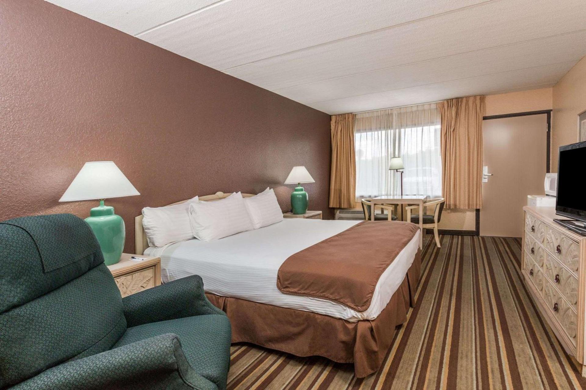 Travelodge by Wyndham Deltona photo 55
