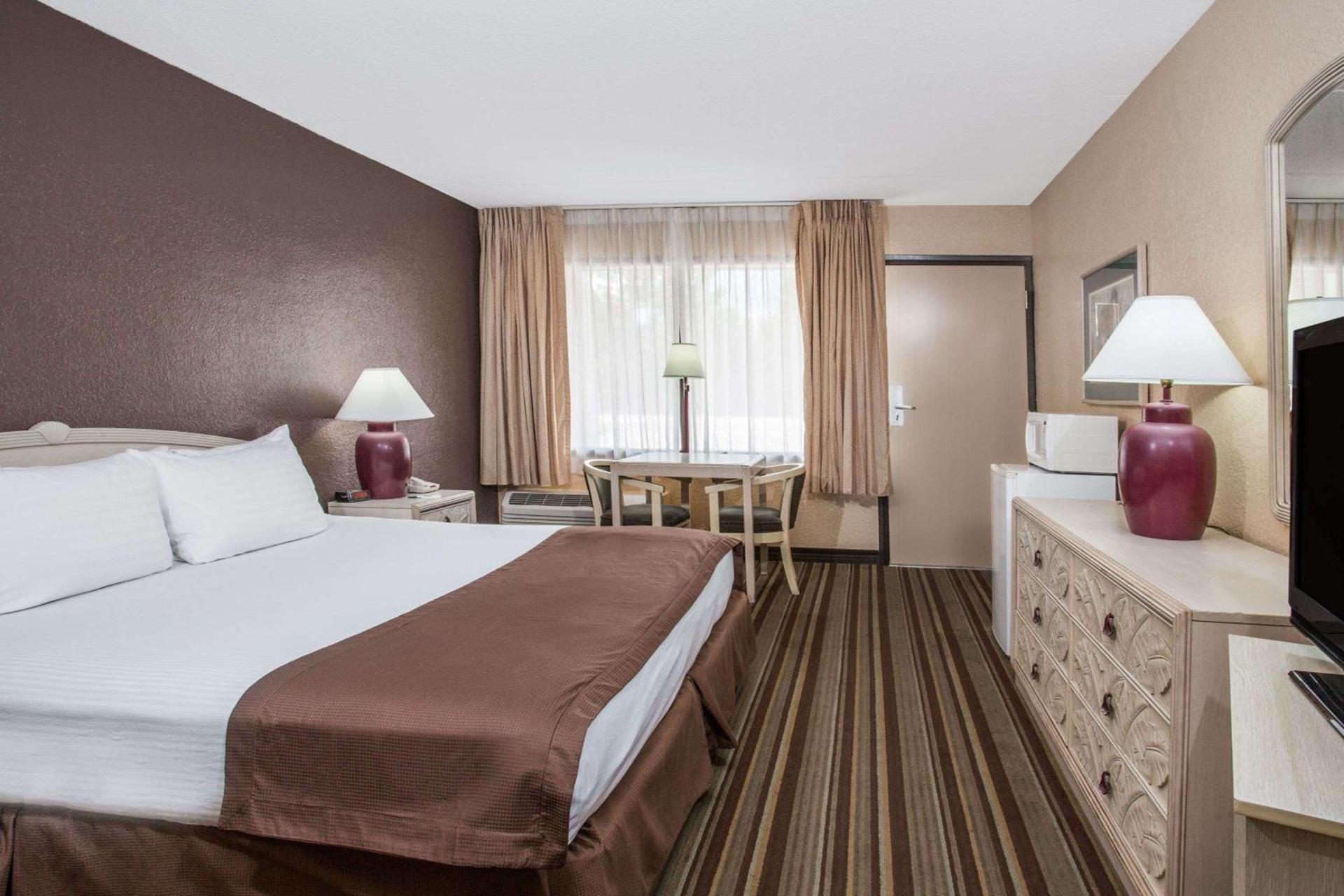 Travelodge by Wyndham Deltona photo 57