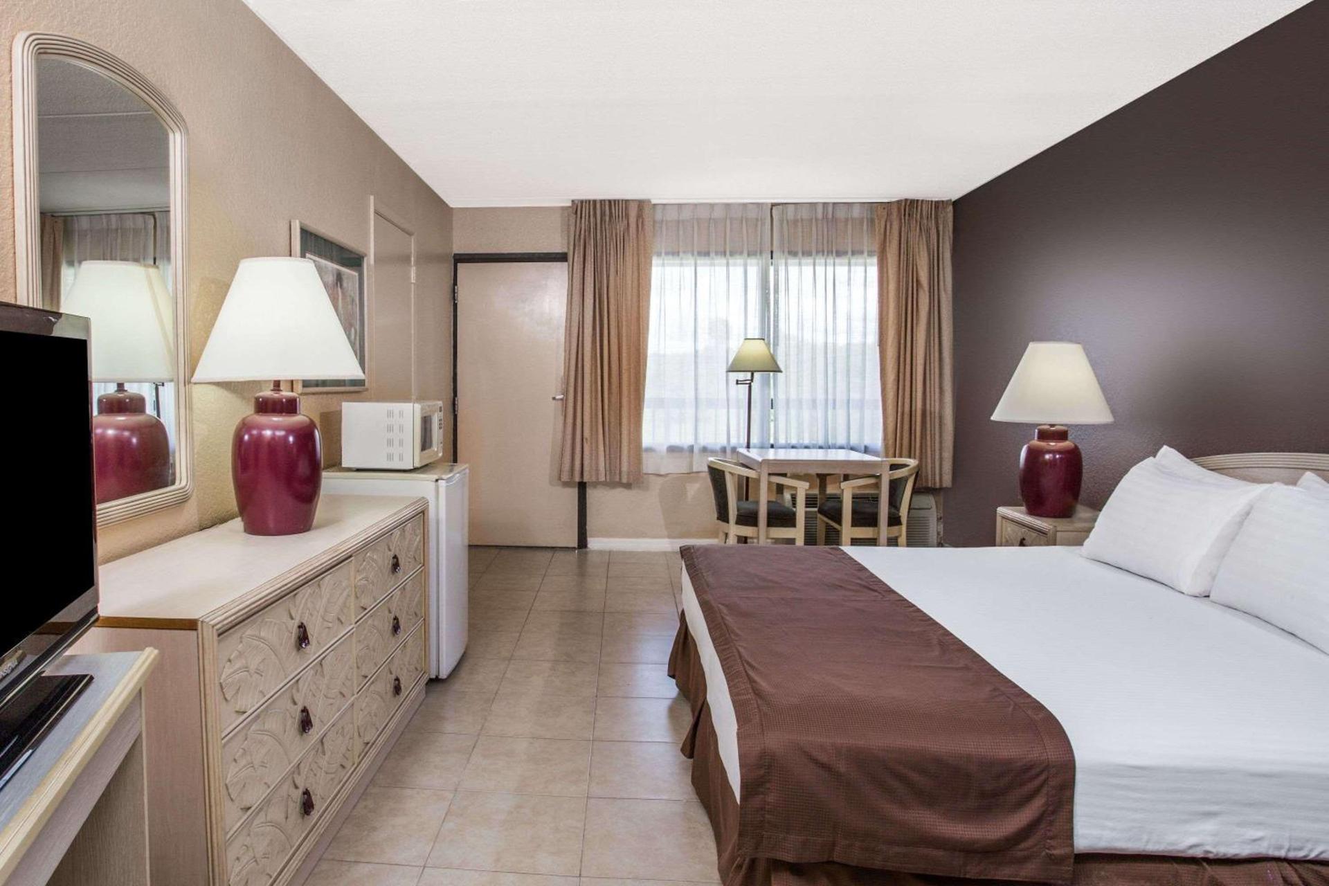 Travelodge by Wyndham Deltona photo 61