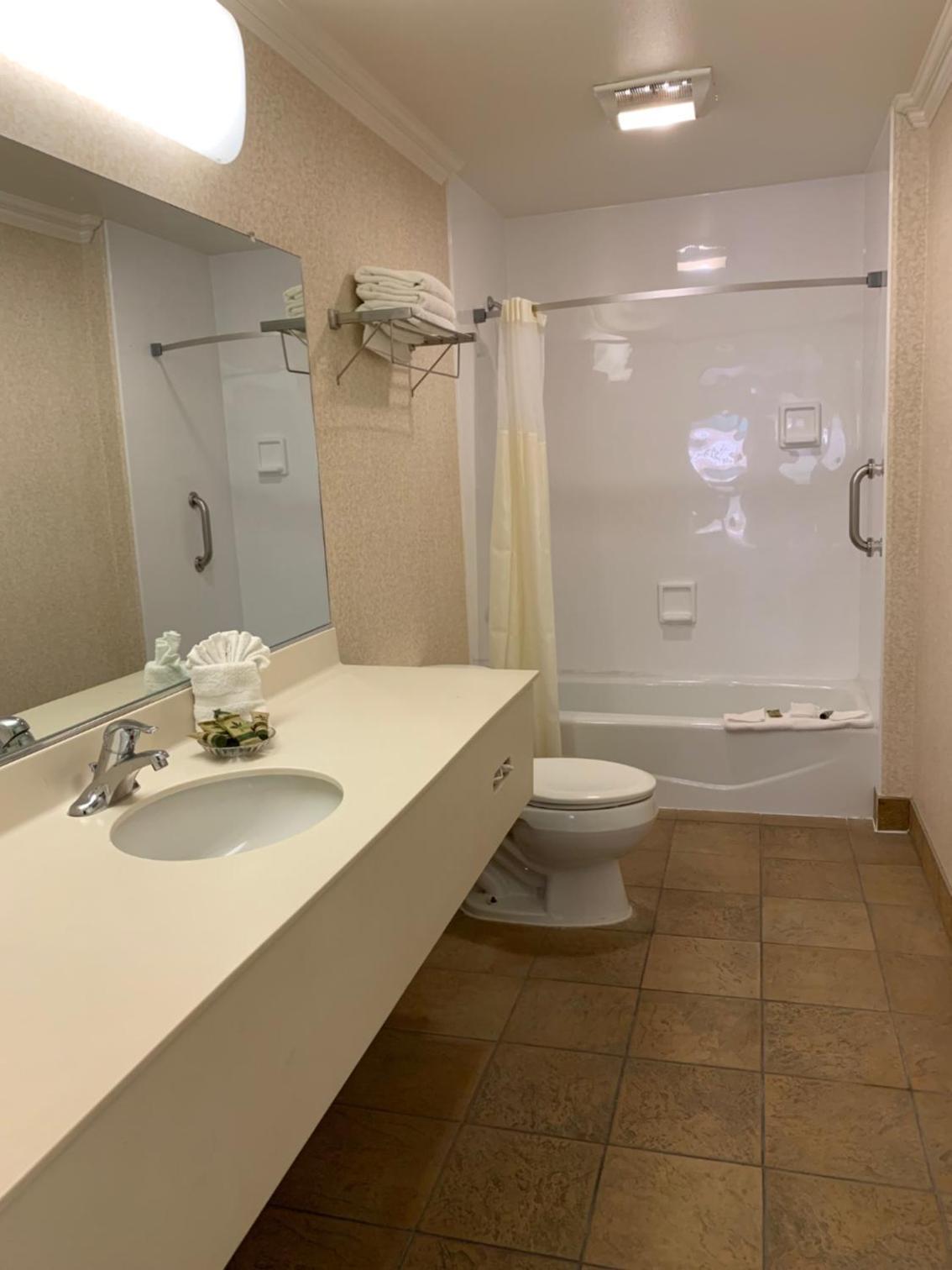 Olive Tree Inn & Suites, a Howard Johnson by Wyndham photo 22