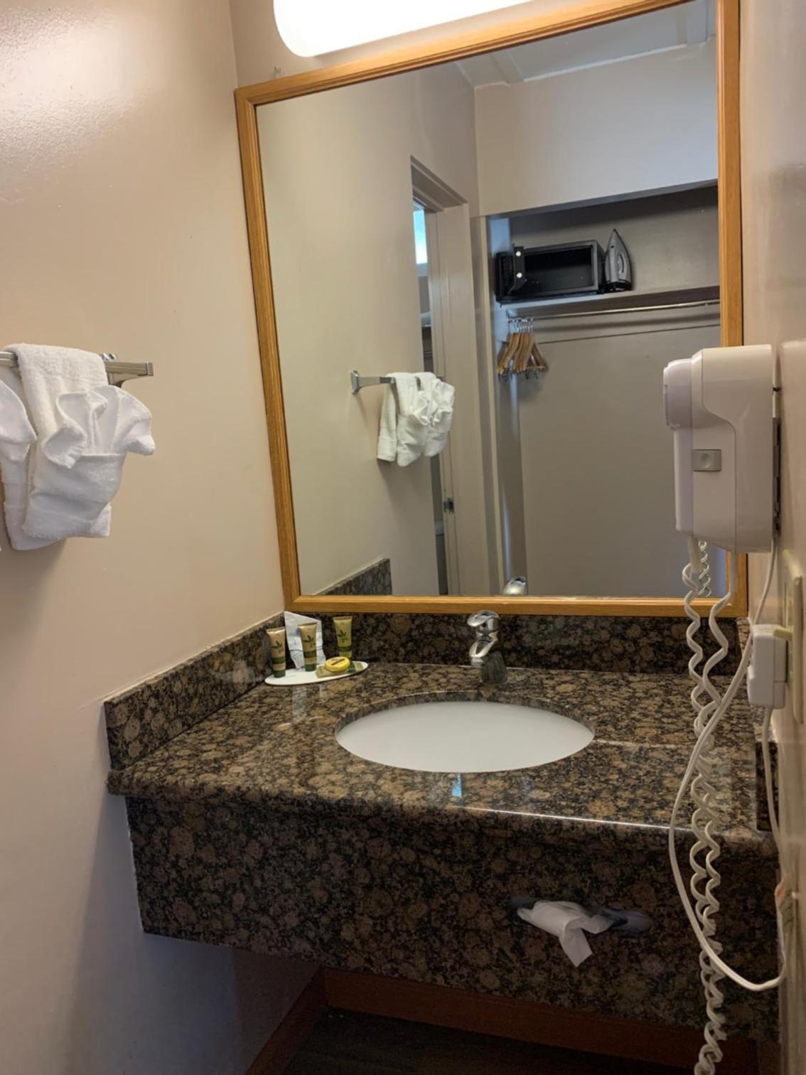 Olive Tree Inn & Suites, a Howard Johnson by Wyndham photo 21