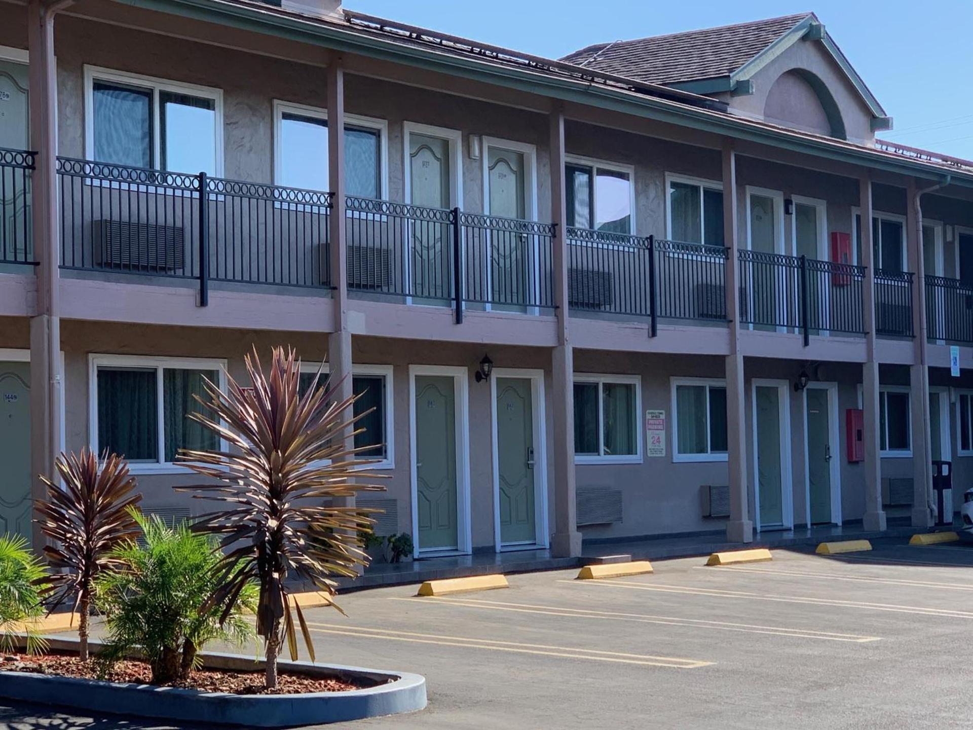 Olive Tree Inn & Suites, a Howard Johnson by Wyndham photo 11