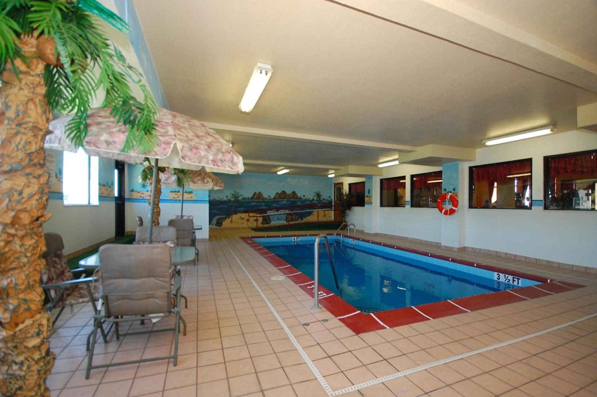 Super 8 by Wyndham Troy IL/St. Louis Area photo 2