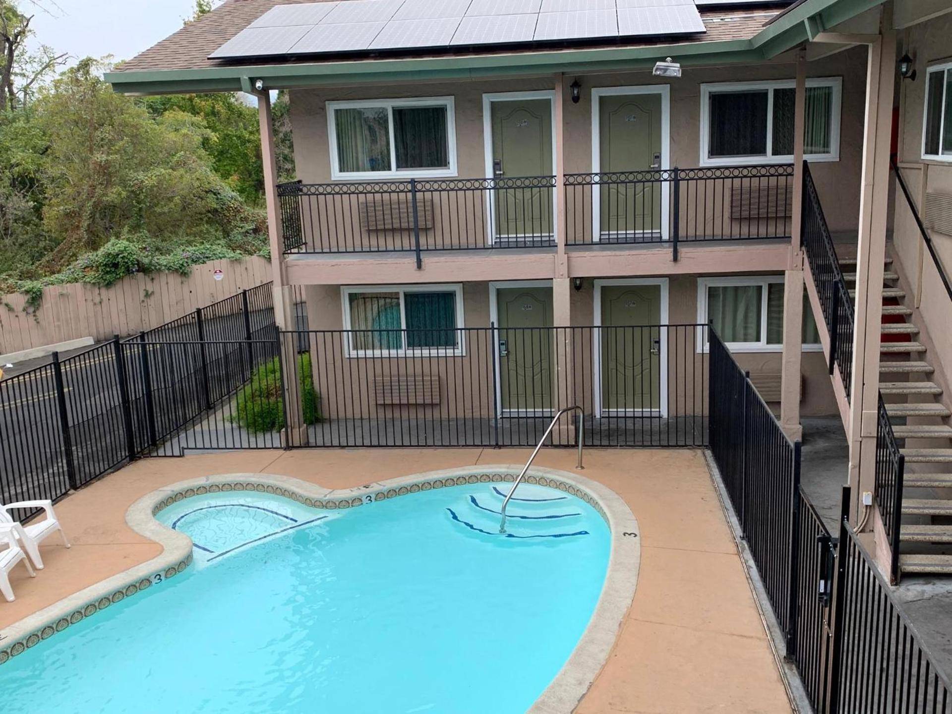 Olive Tree Inn & Suites, a Howard Johnson by Wyndham photo 7