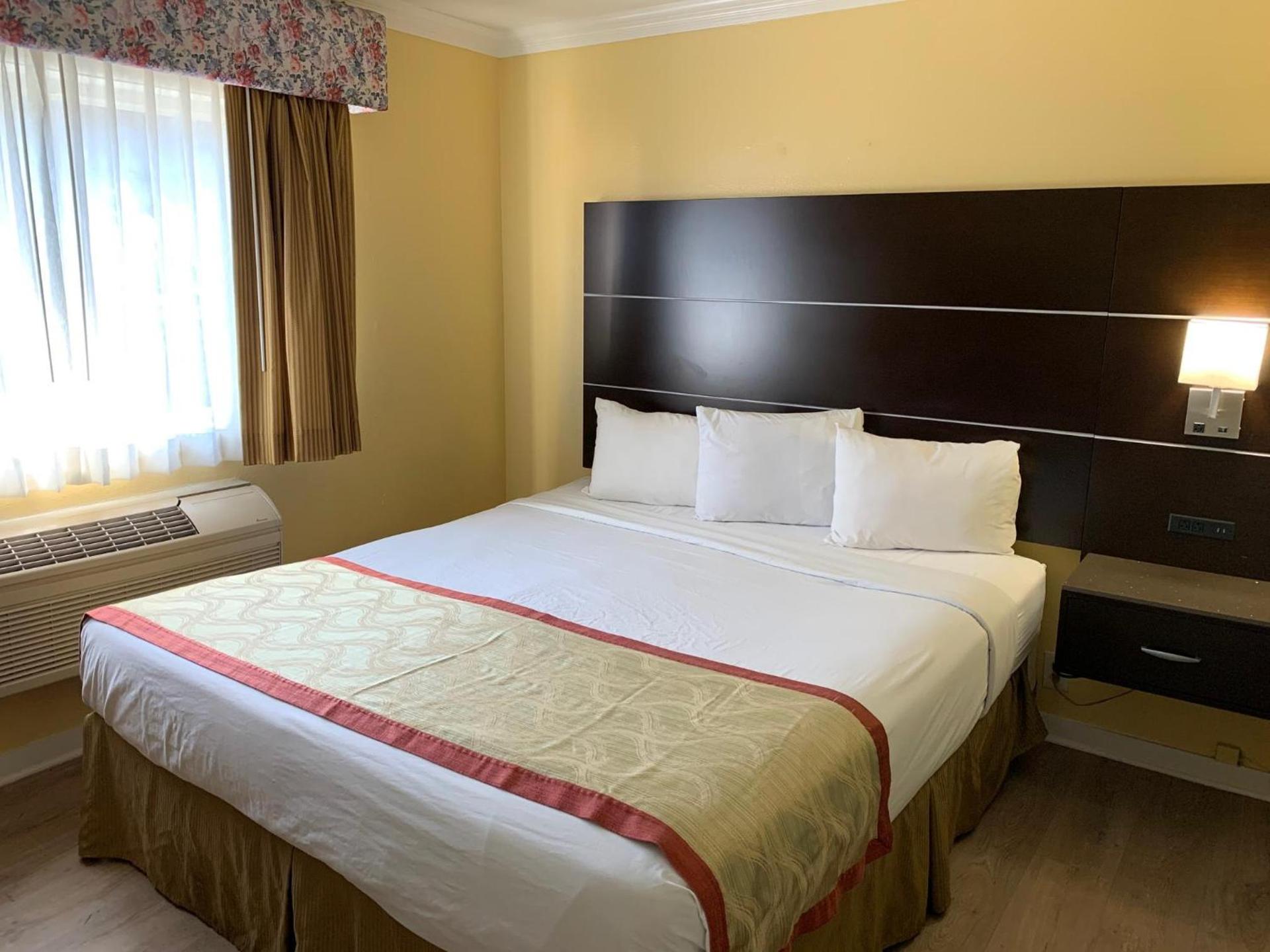 Olive Tree Inn & Suites, a Howard Johnson by Wyndham photo 48