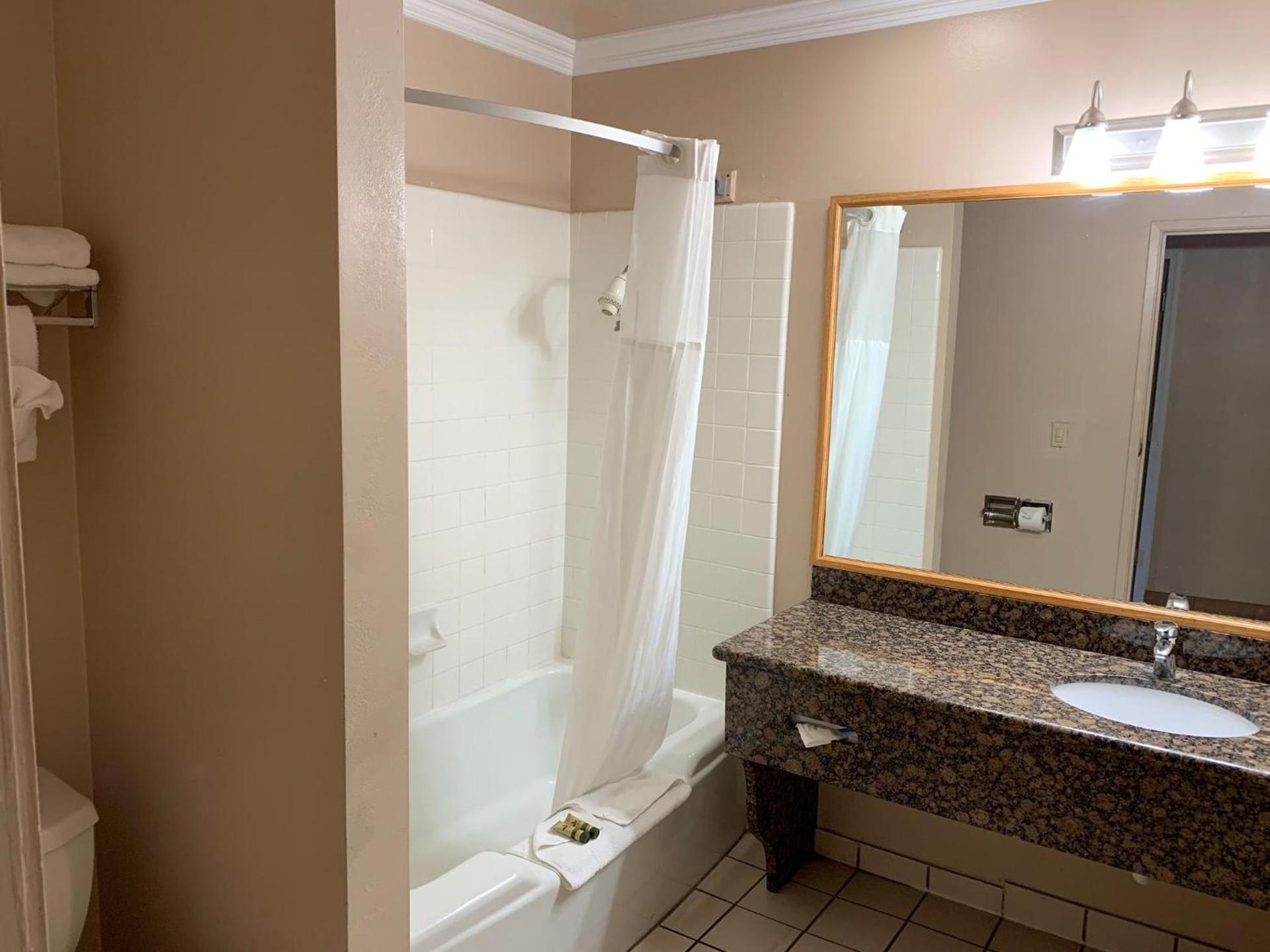 Olive Tree Inn & Suites, a Howard Johnson by Wyndham photo 58