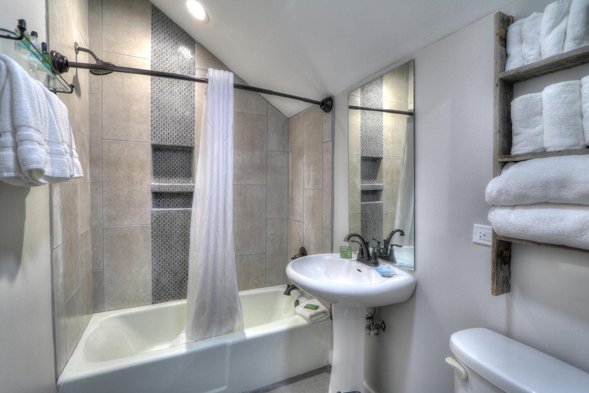 River Edge Inn photo 20