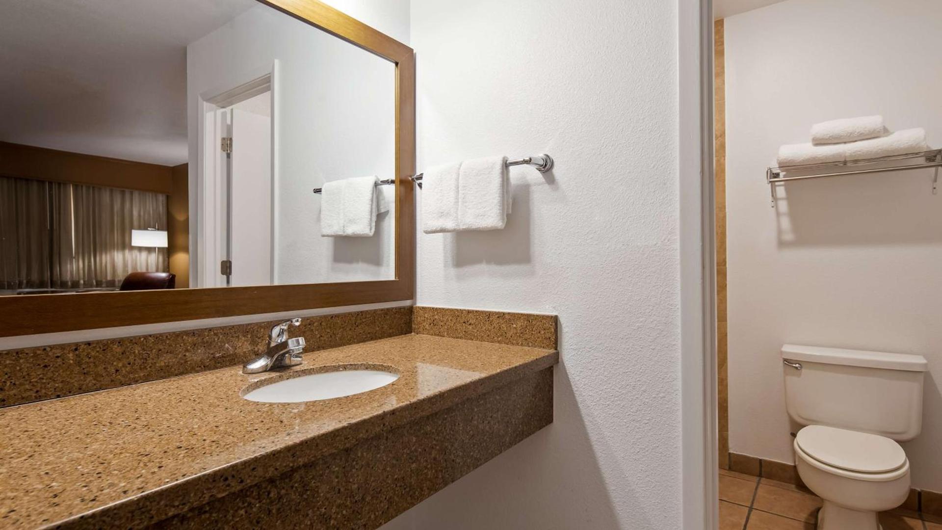 Best Western Discovery Inn photo 14