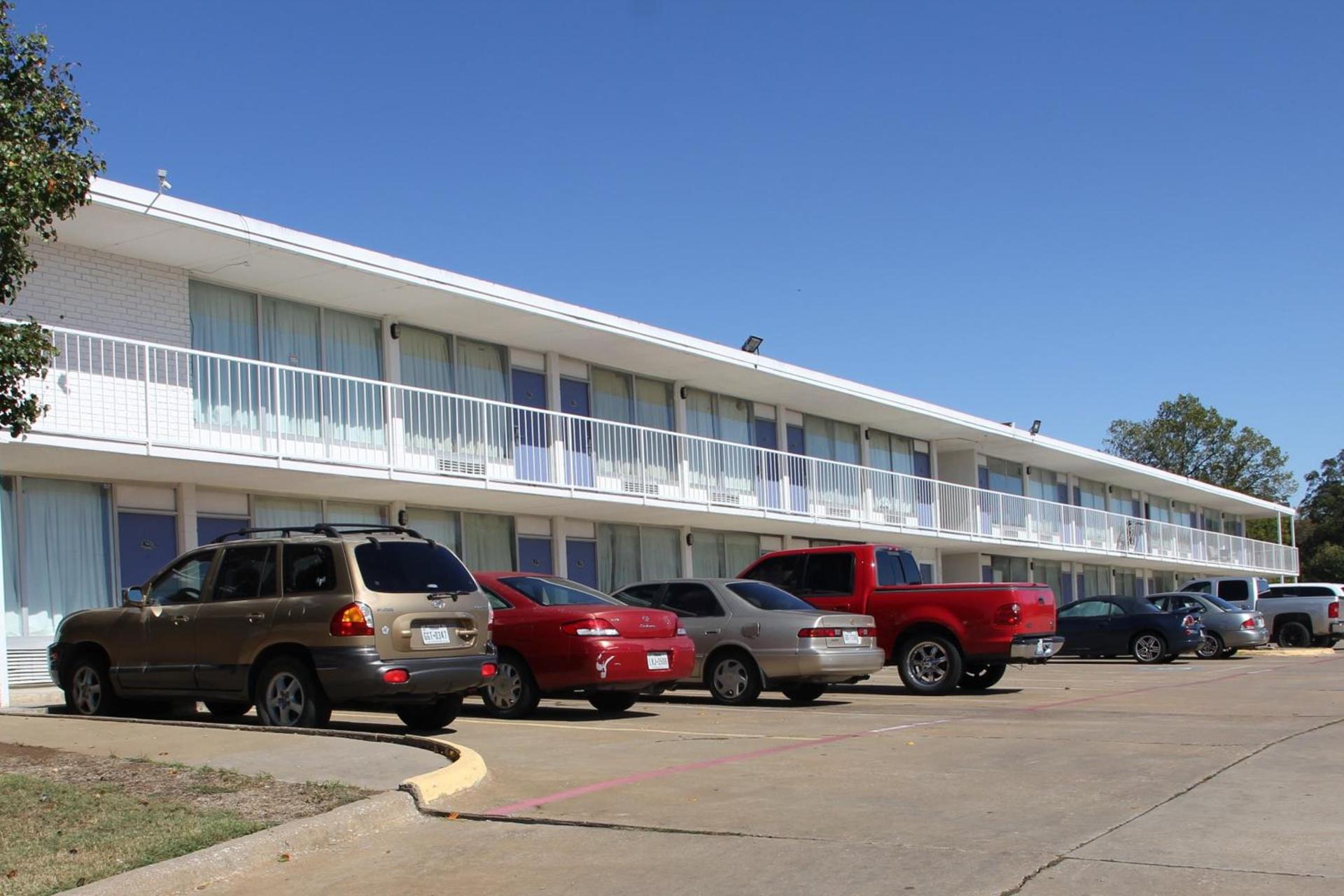 LoneStar Inn and Suites photo 16