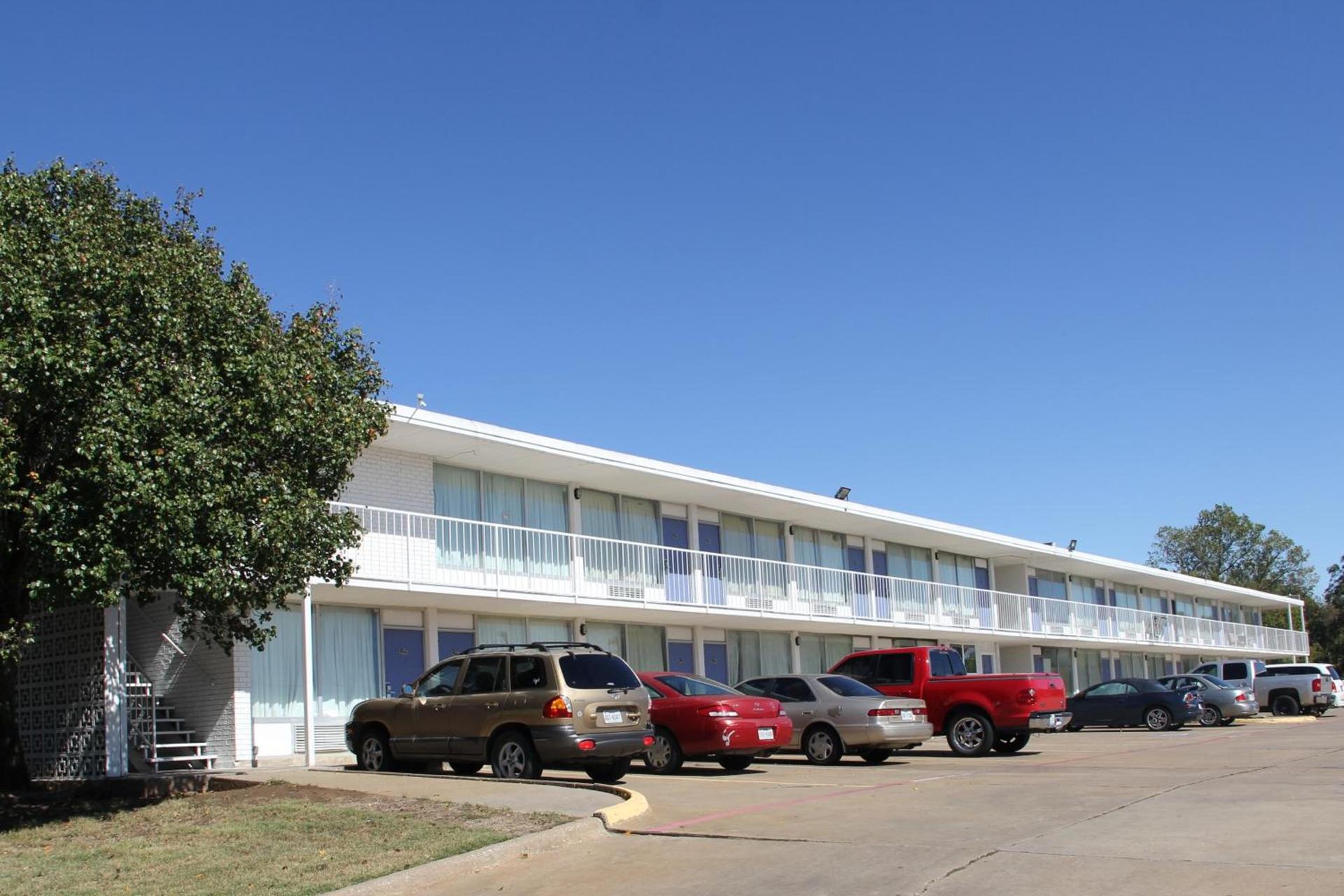 LoneStar Inn and Suites — hotel in Sherman