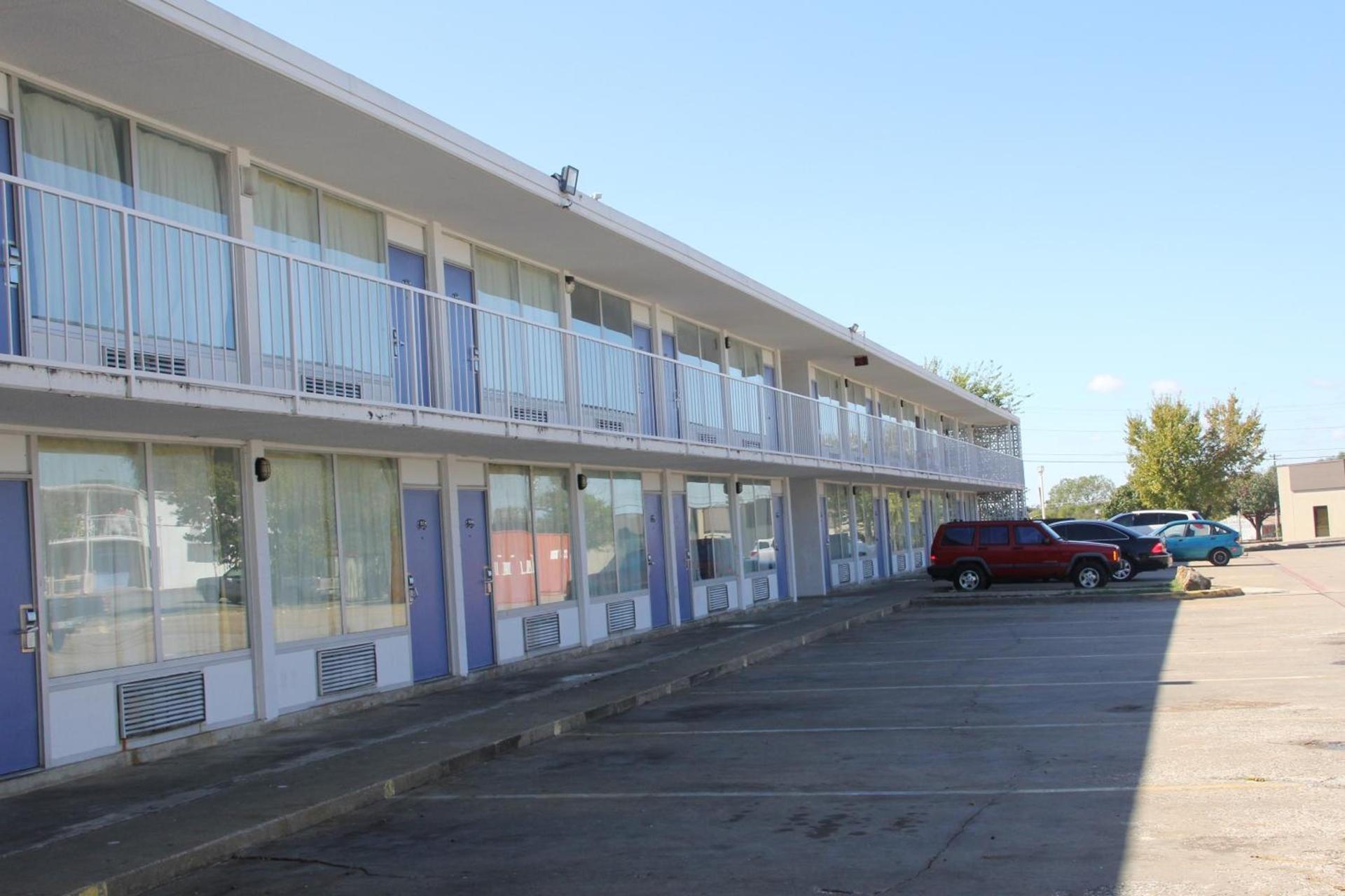 LoneStar Inn and Suites photo 8