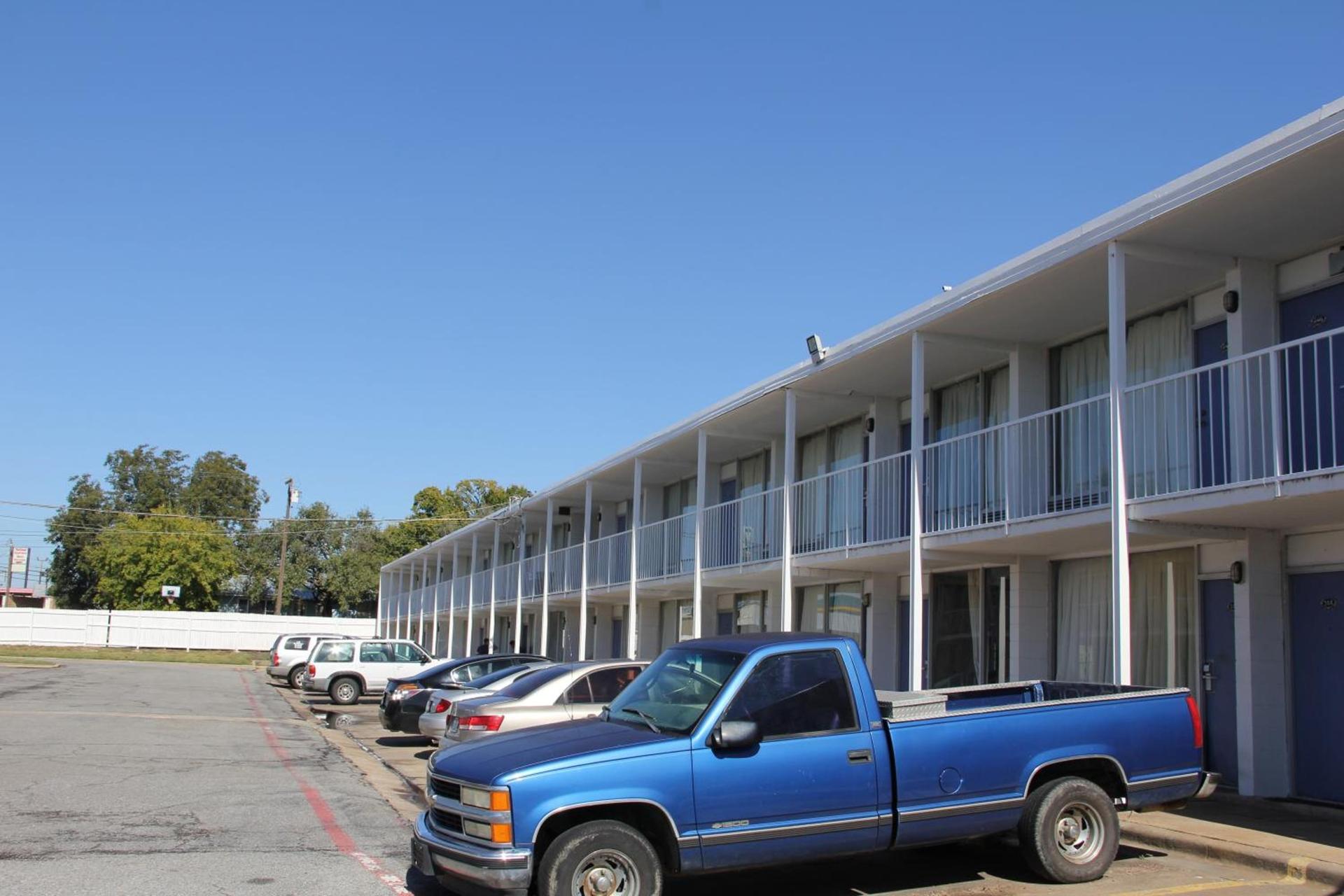 LoneStar Inn and Suites photo 5