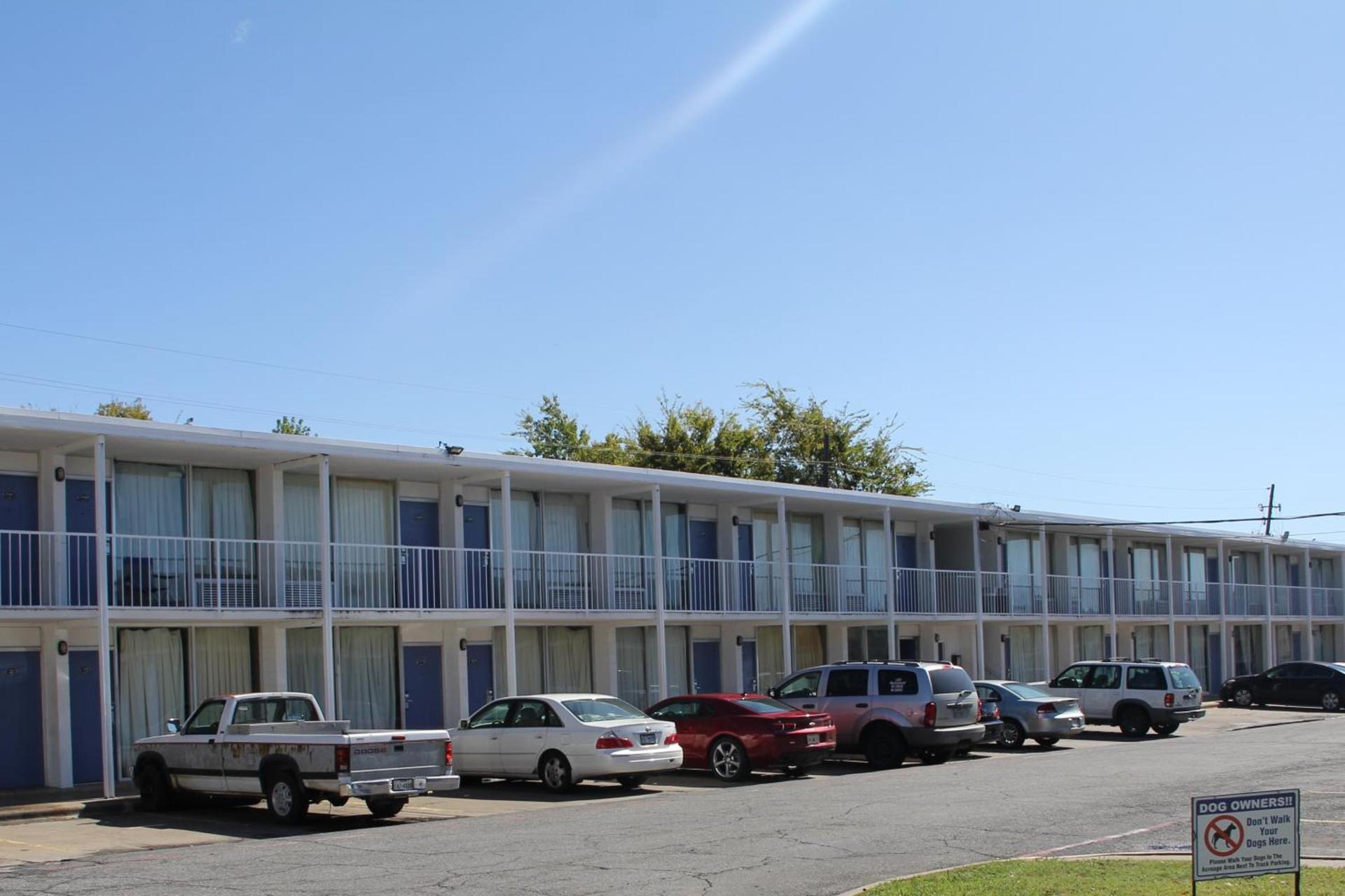 LoneStar Inn and Suites photo 6