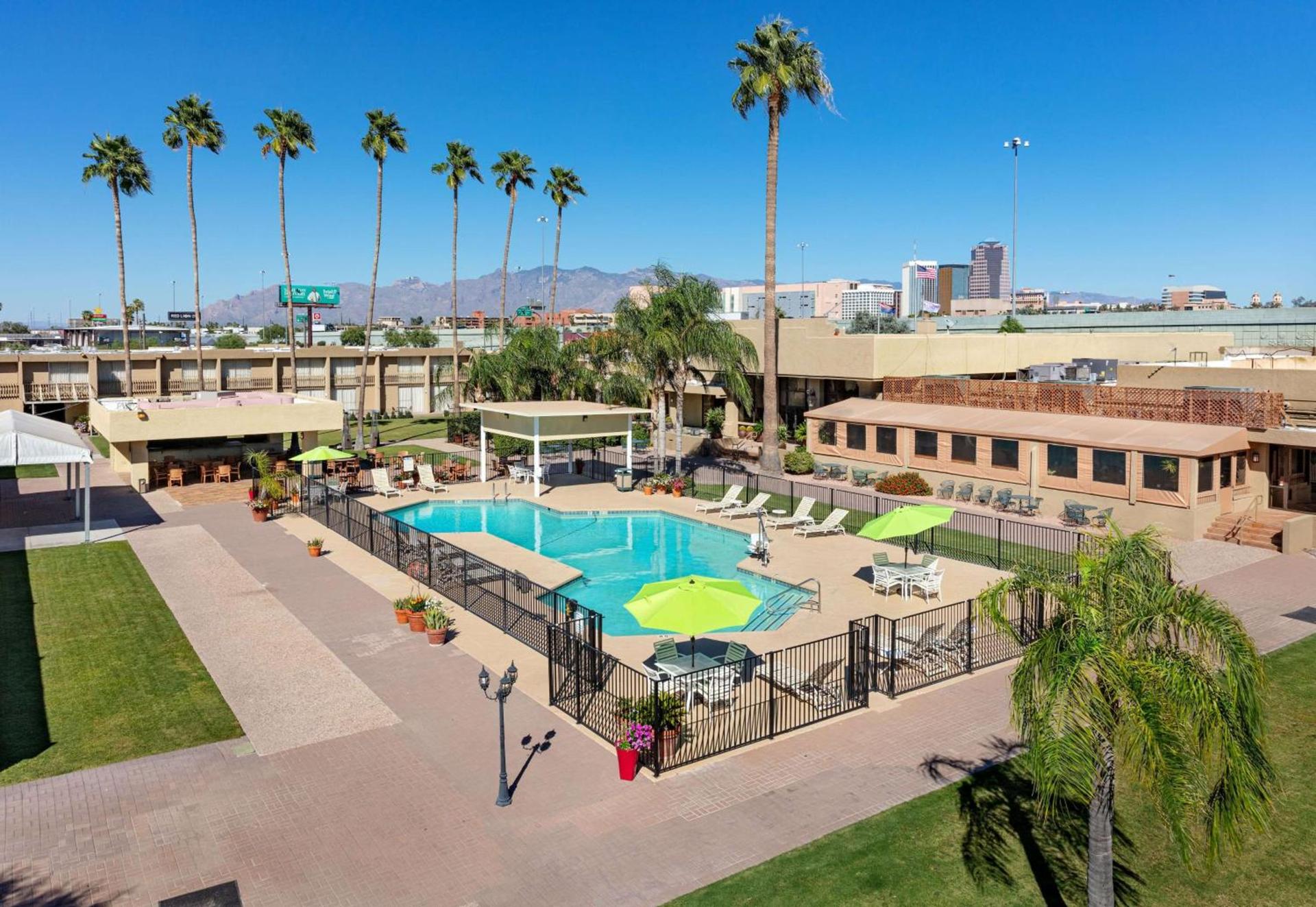 Ramada by Wyndham Tucson photo 2