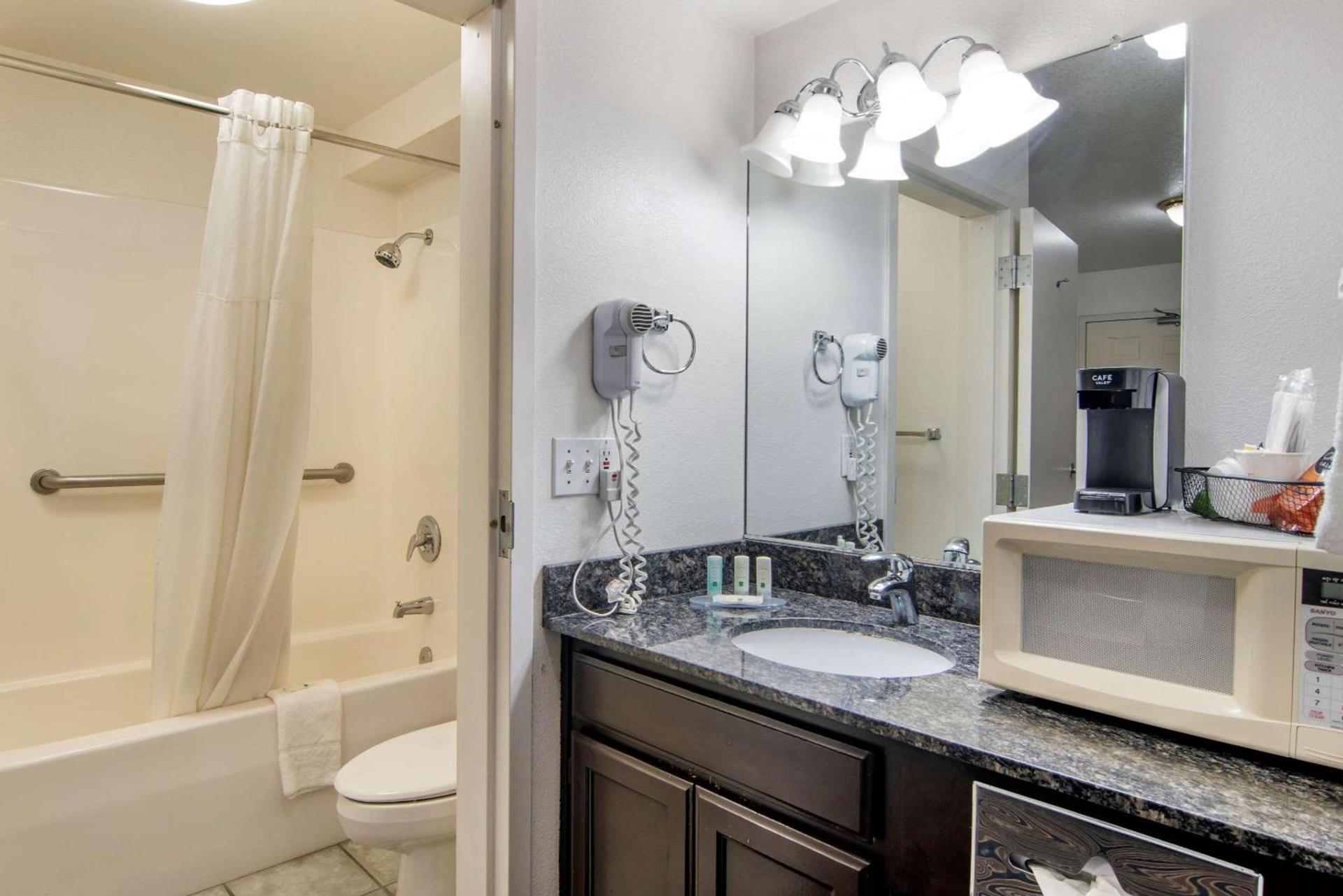 Quality Inn Central Roseburg photo 20