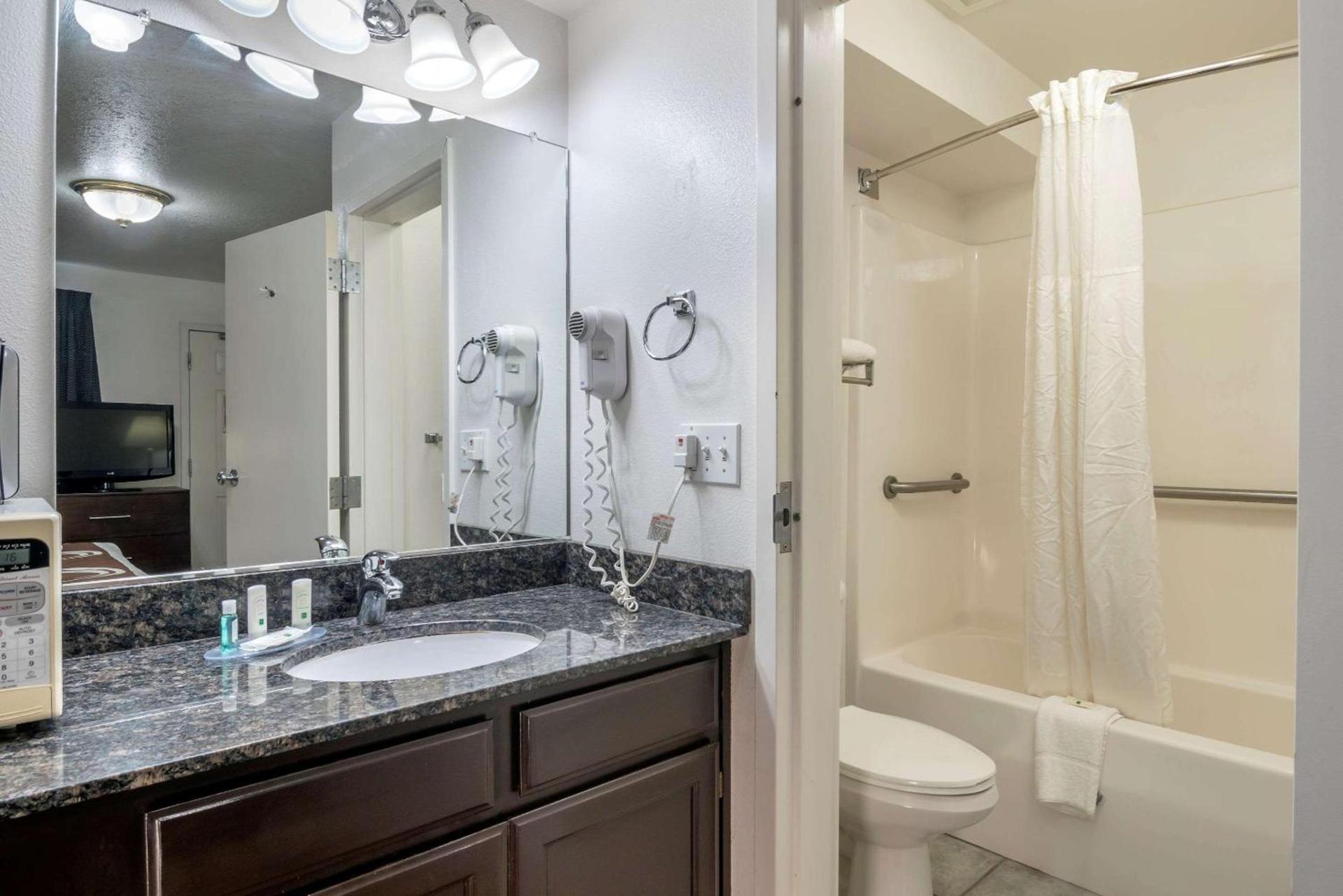 Quality Inn Central Roseburg photo 9