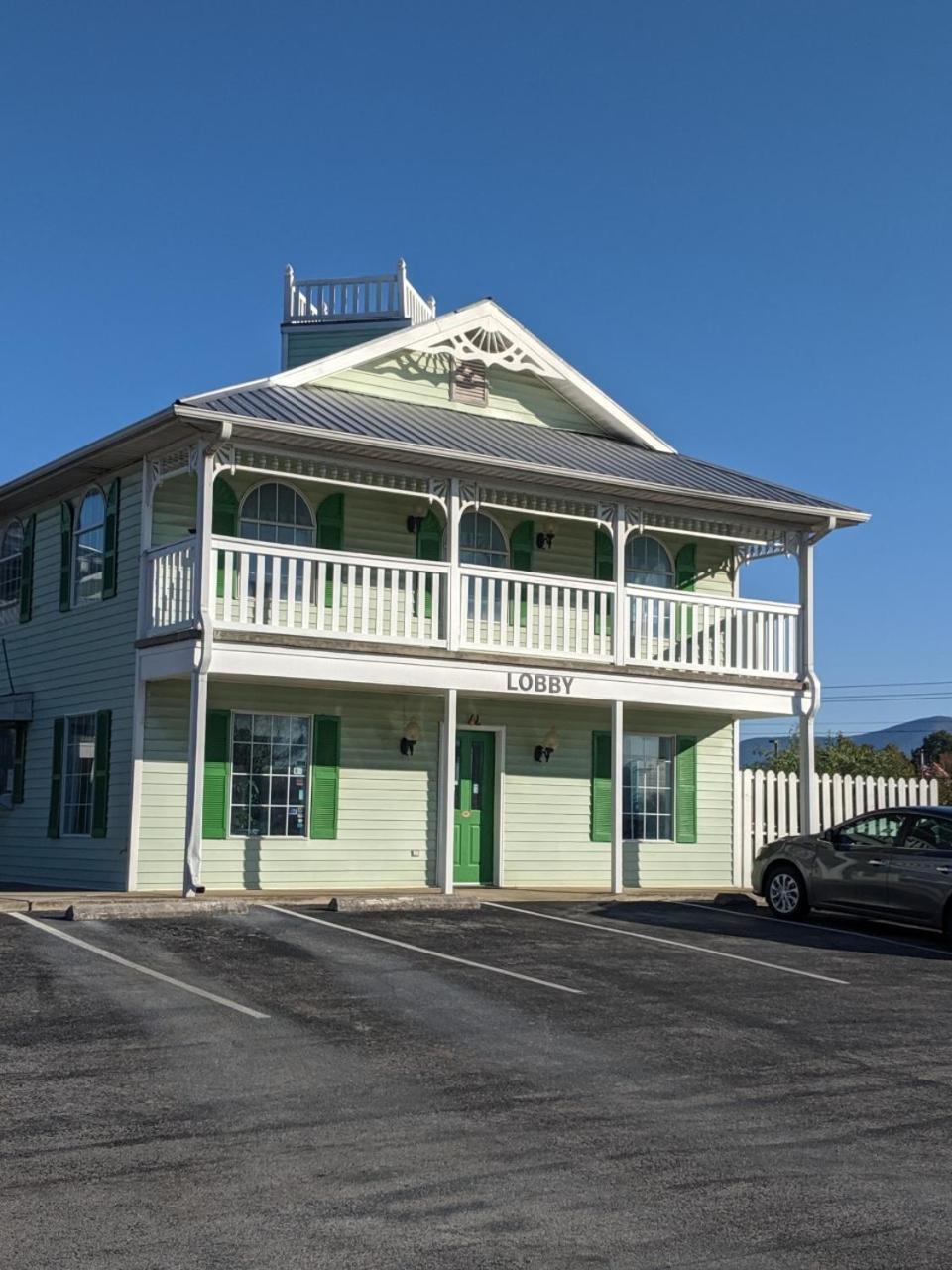Key West Inn - Chatsworth photo 16