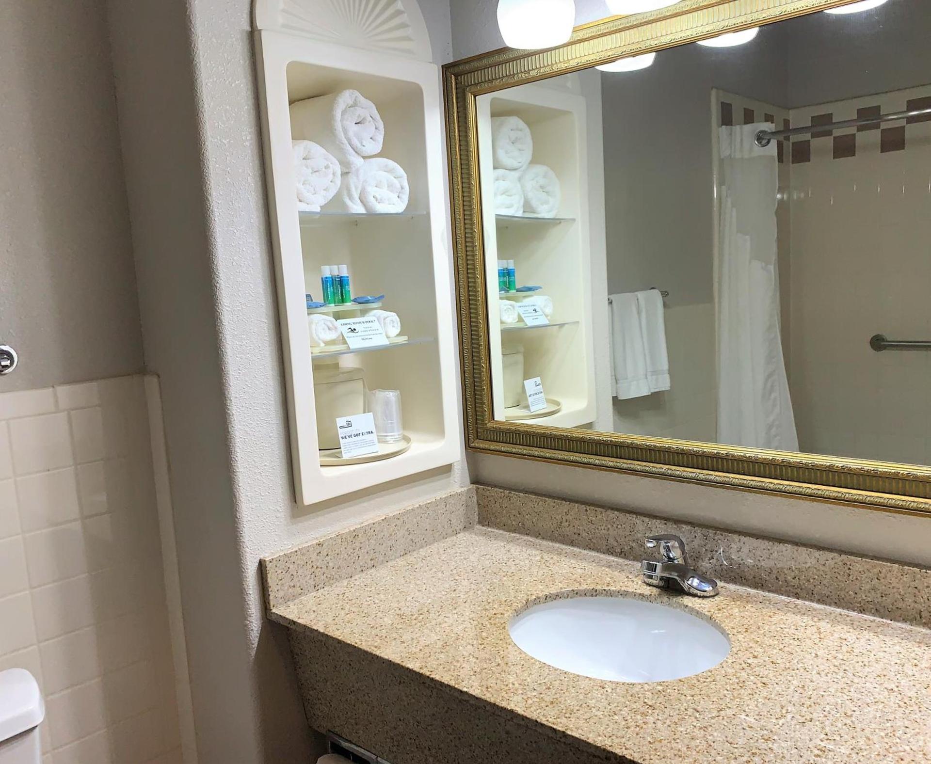 Holiday Inn Express Hotel and Suites Alice by IHG photo 10