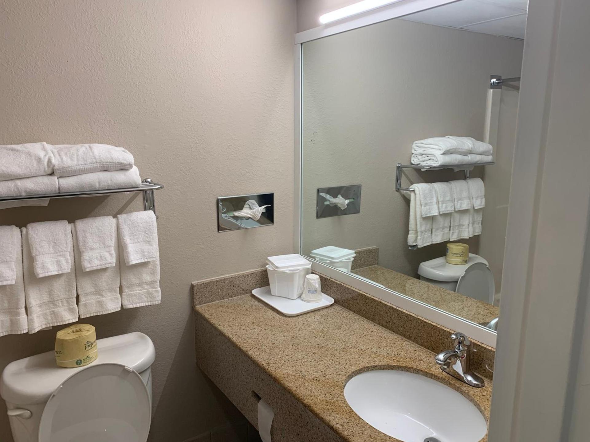 Baymont by Wyndham Latham Albany Airport photo 28
