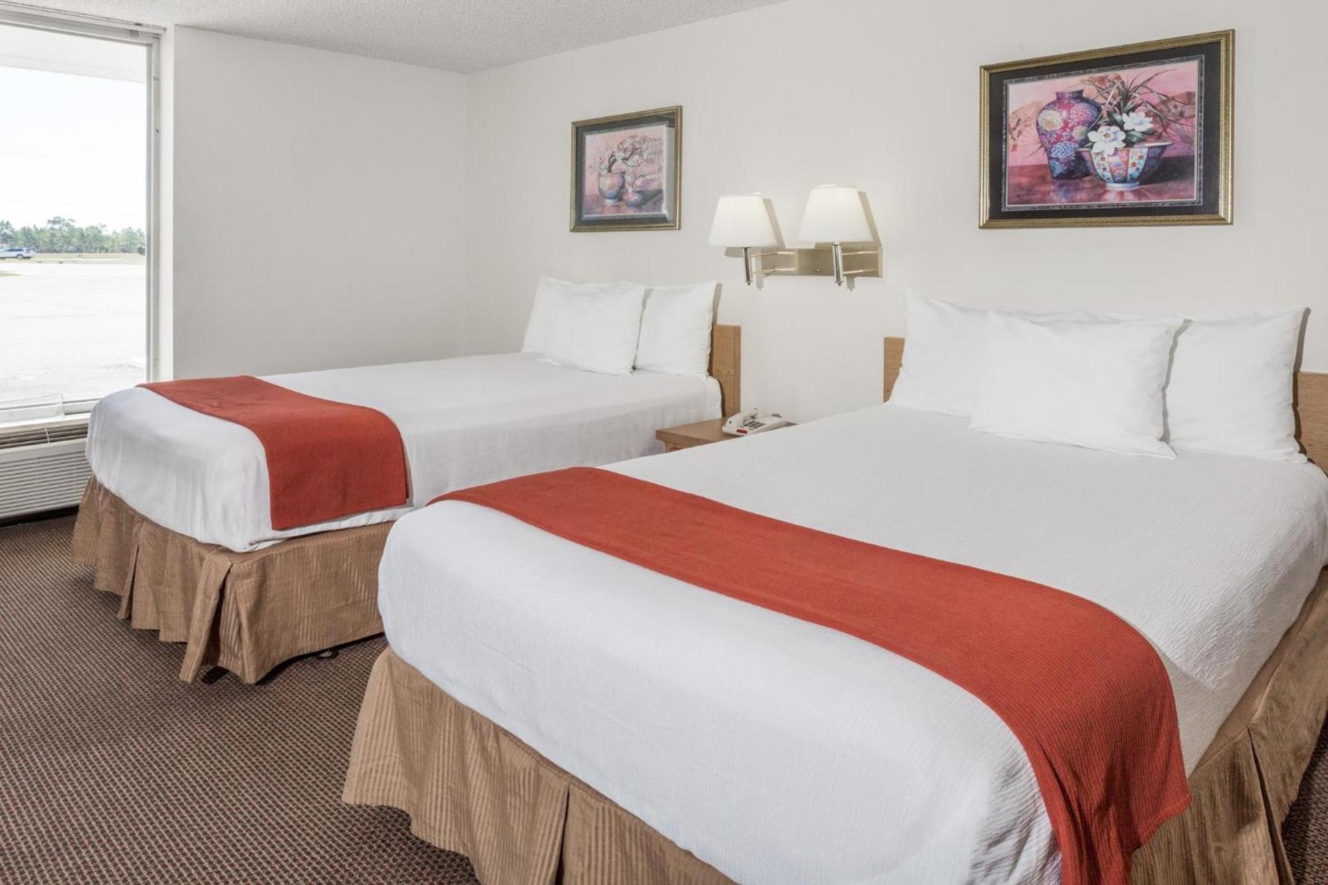 Days Inn by Wyndham Adel I-75 photo 8