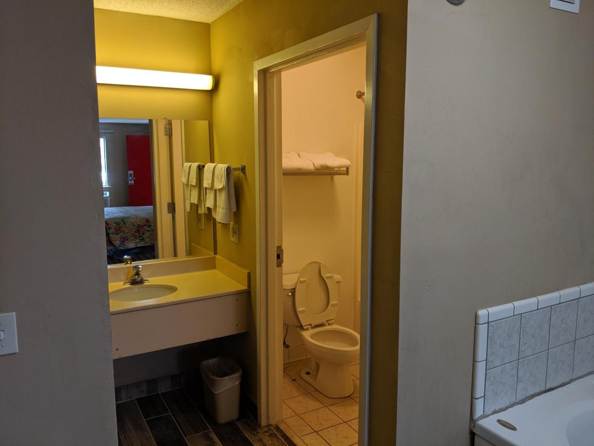 Economy Inn Express photo 17