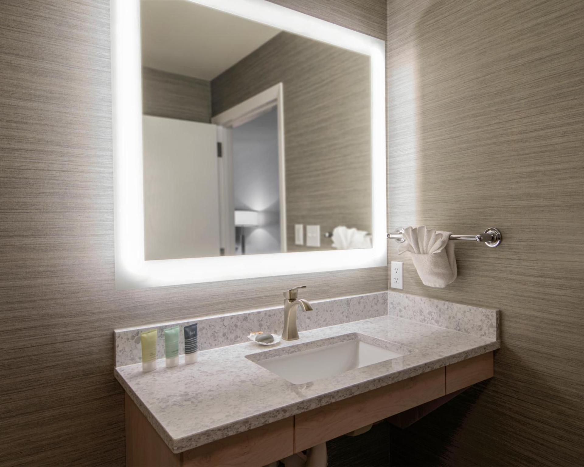 Hallmark Resort - Newport photo 17