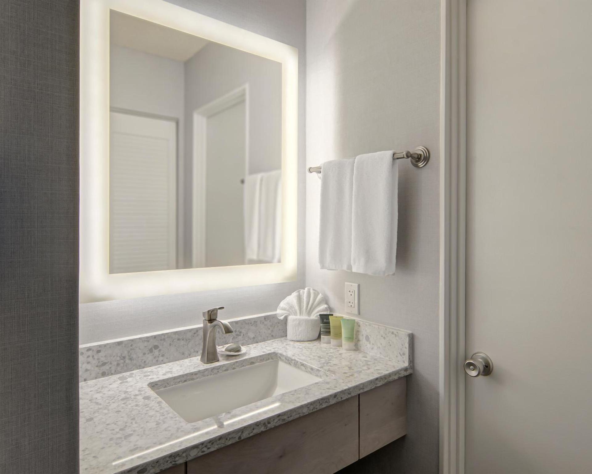 Hallmark Resort - Newport photo 18