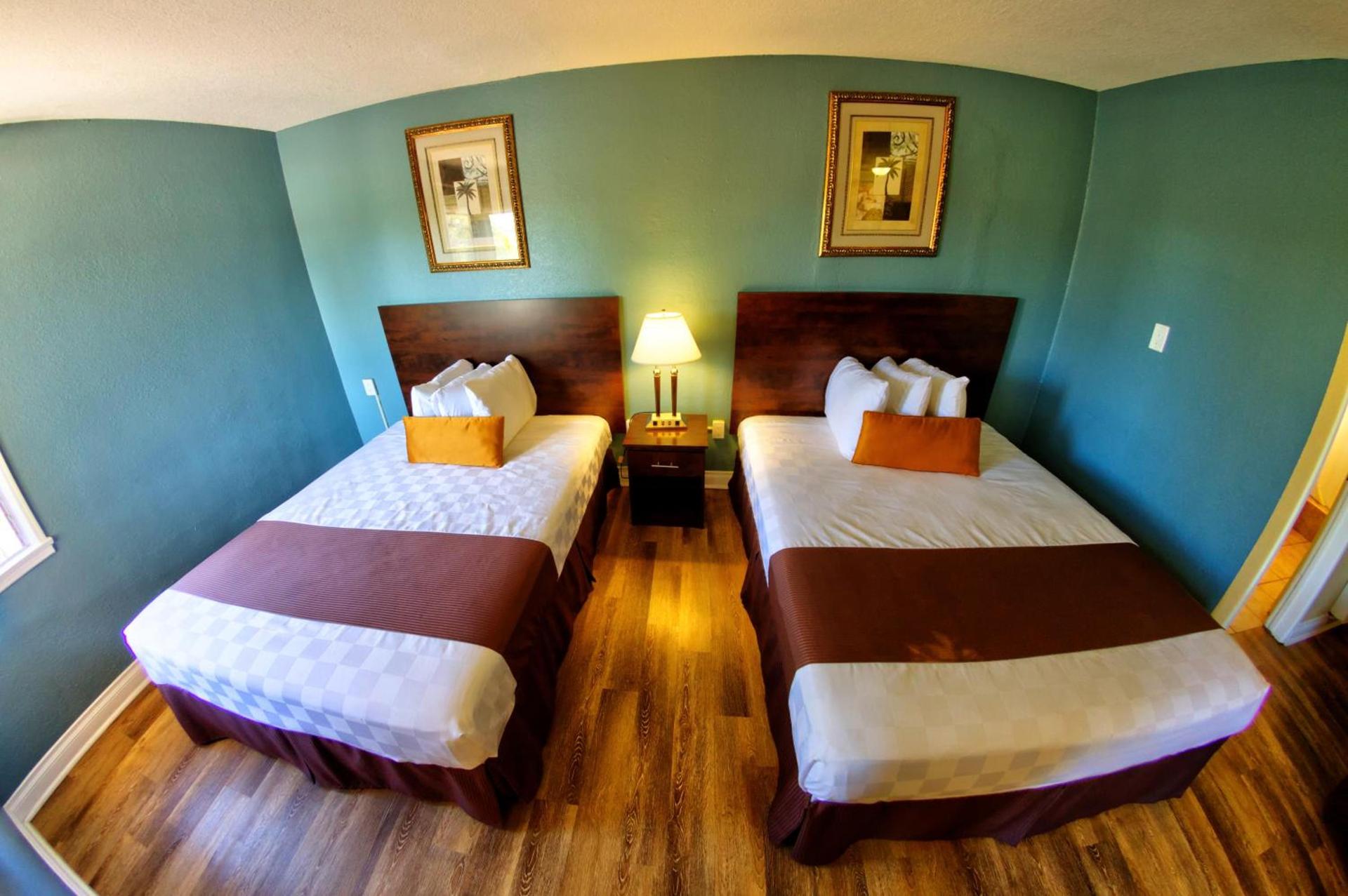Palm Tropics Motel photo 25