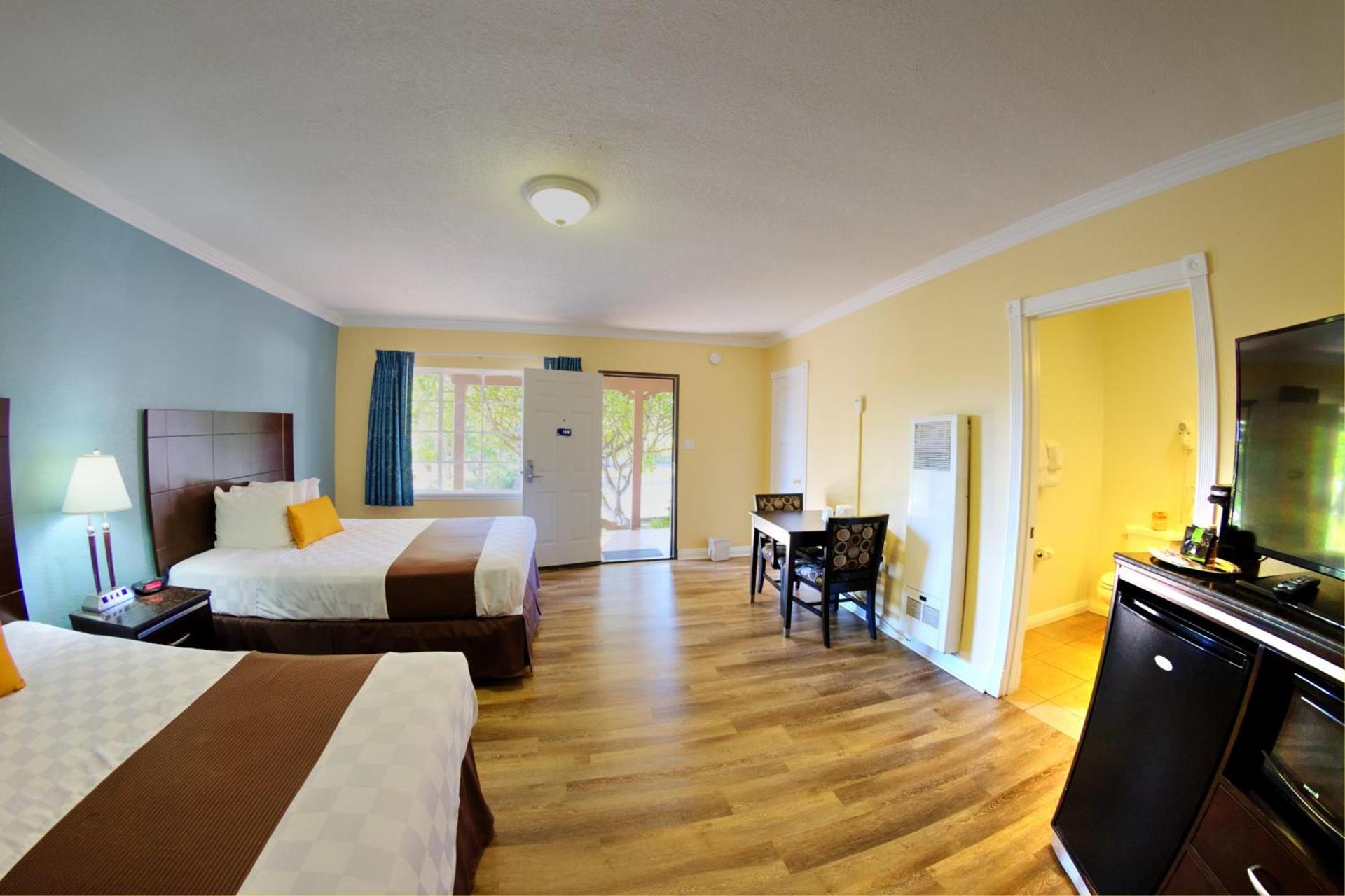 Palm Tropics Motel photo 27
