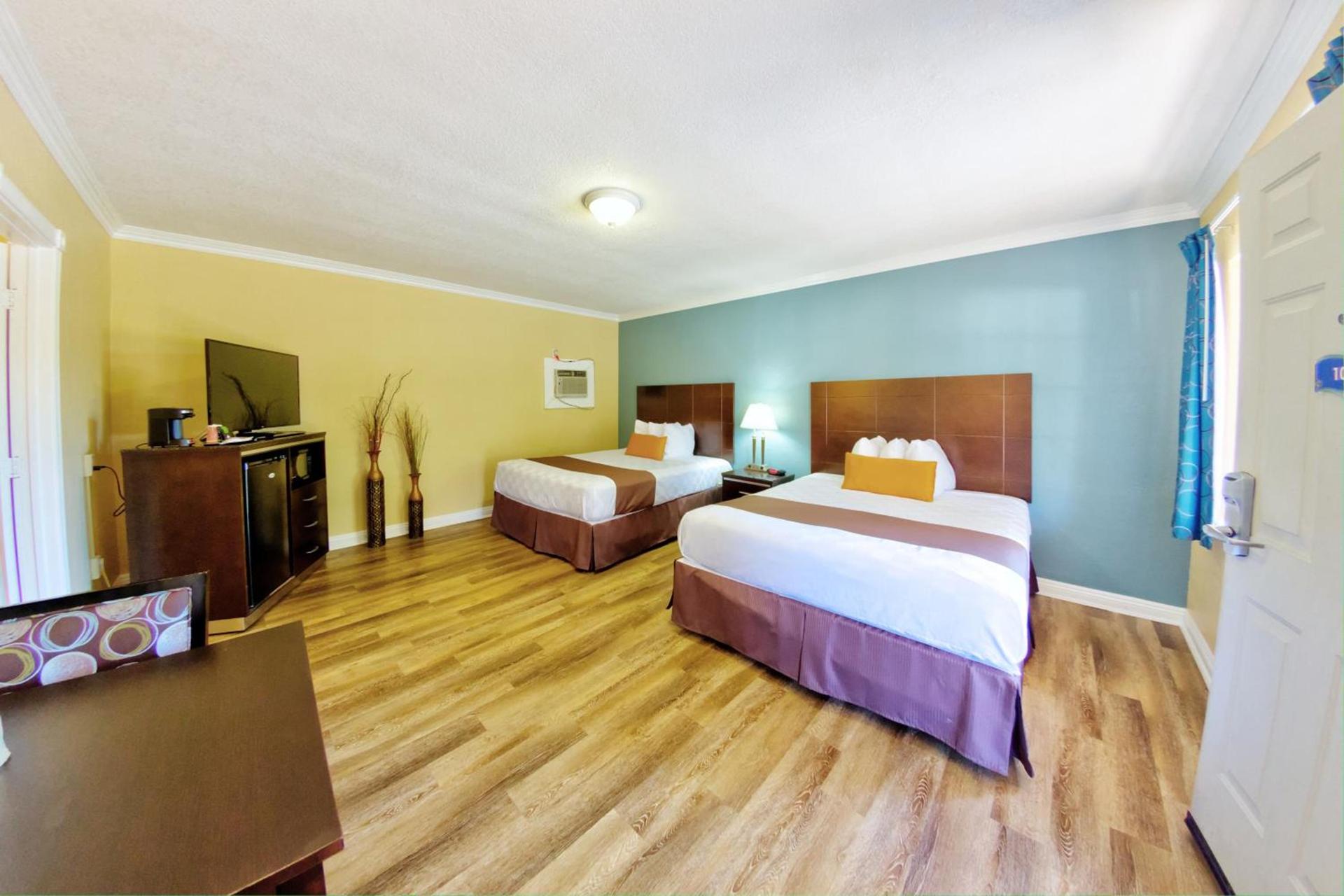 Palm Tropics Motel photo 26
