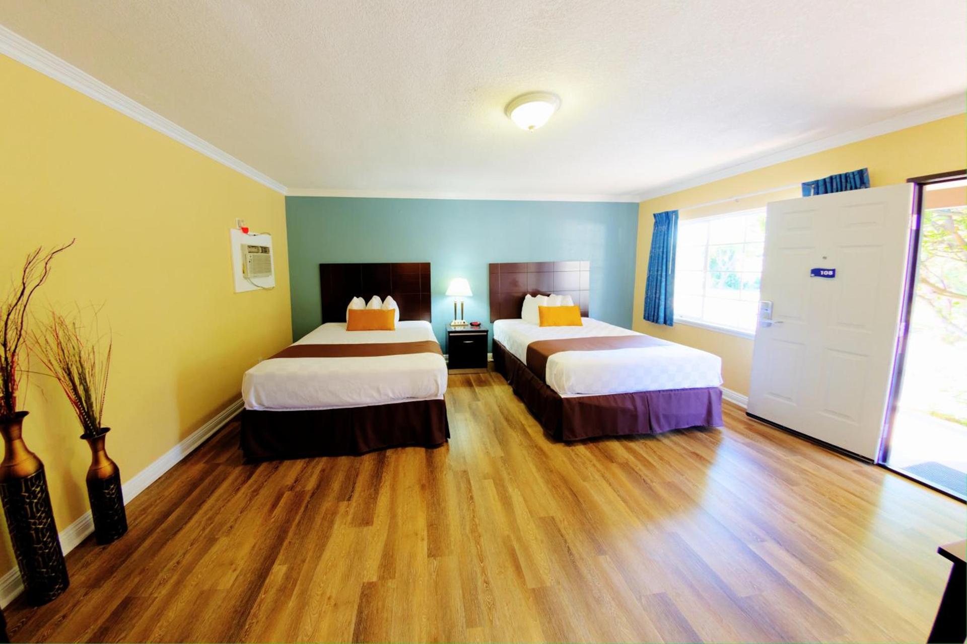 Palm Tropics Motel photo 23
