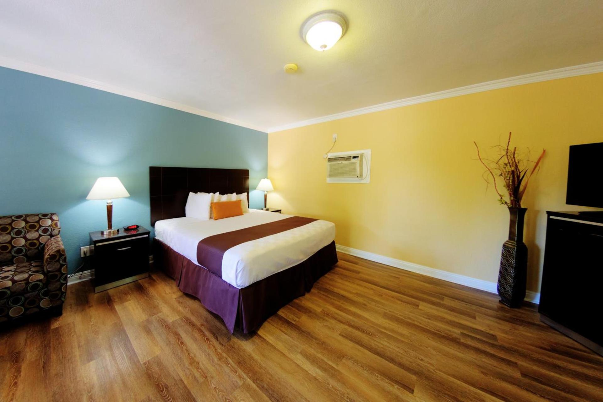 Palm Tropics Motel photo 18