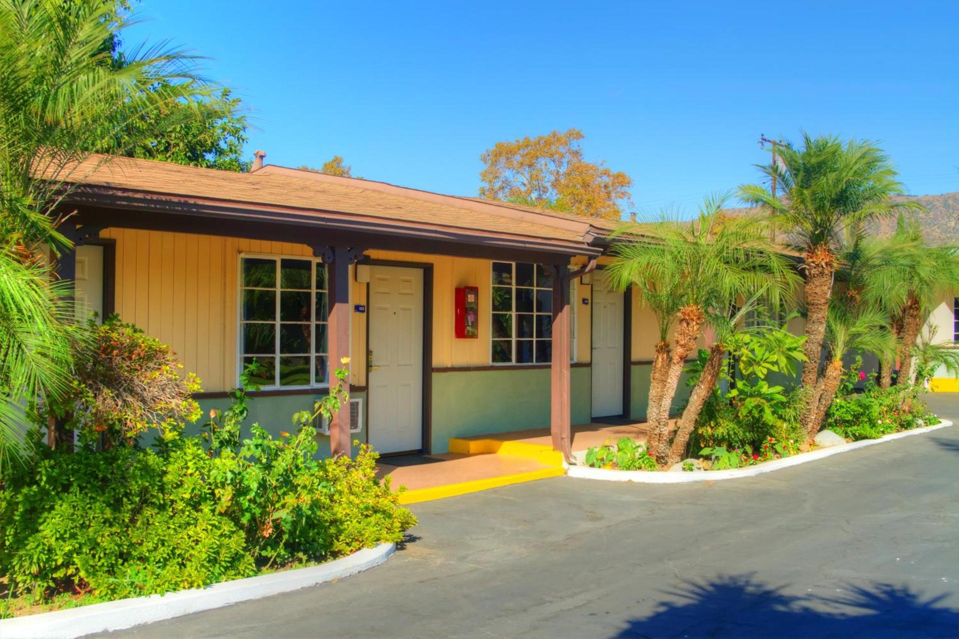 Palm Tropics Motel photo 11