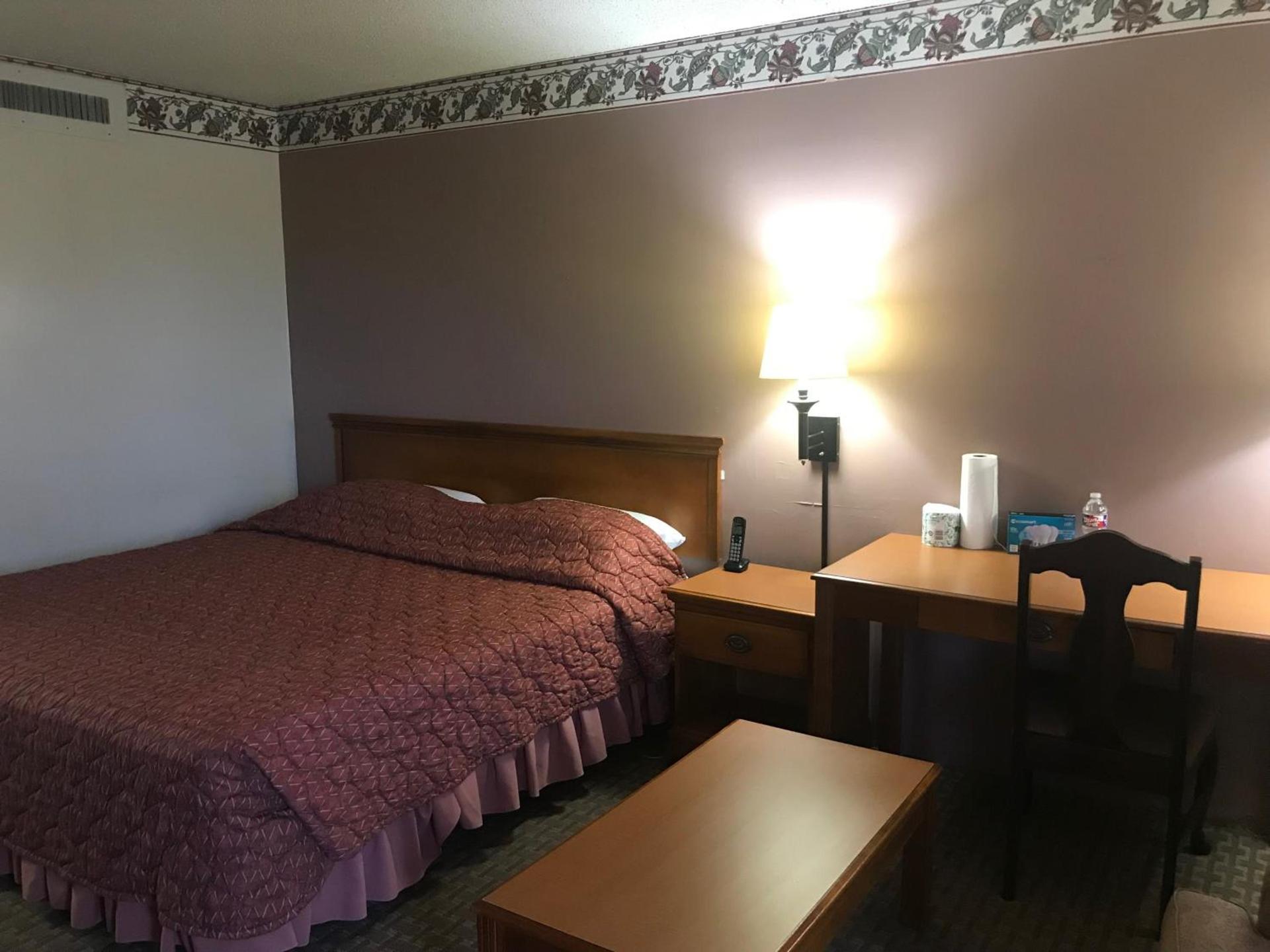 Tyler Inn & Suites photo 1