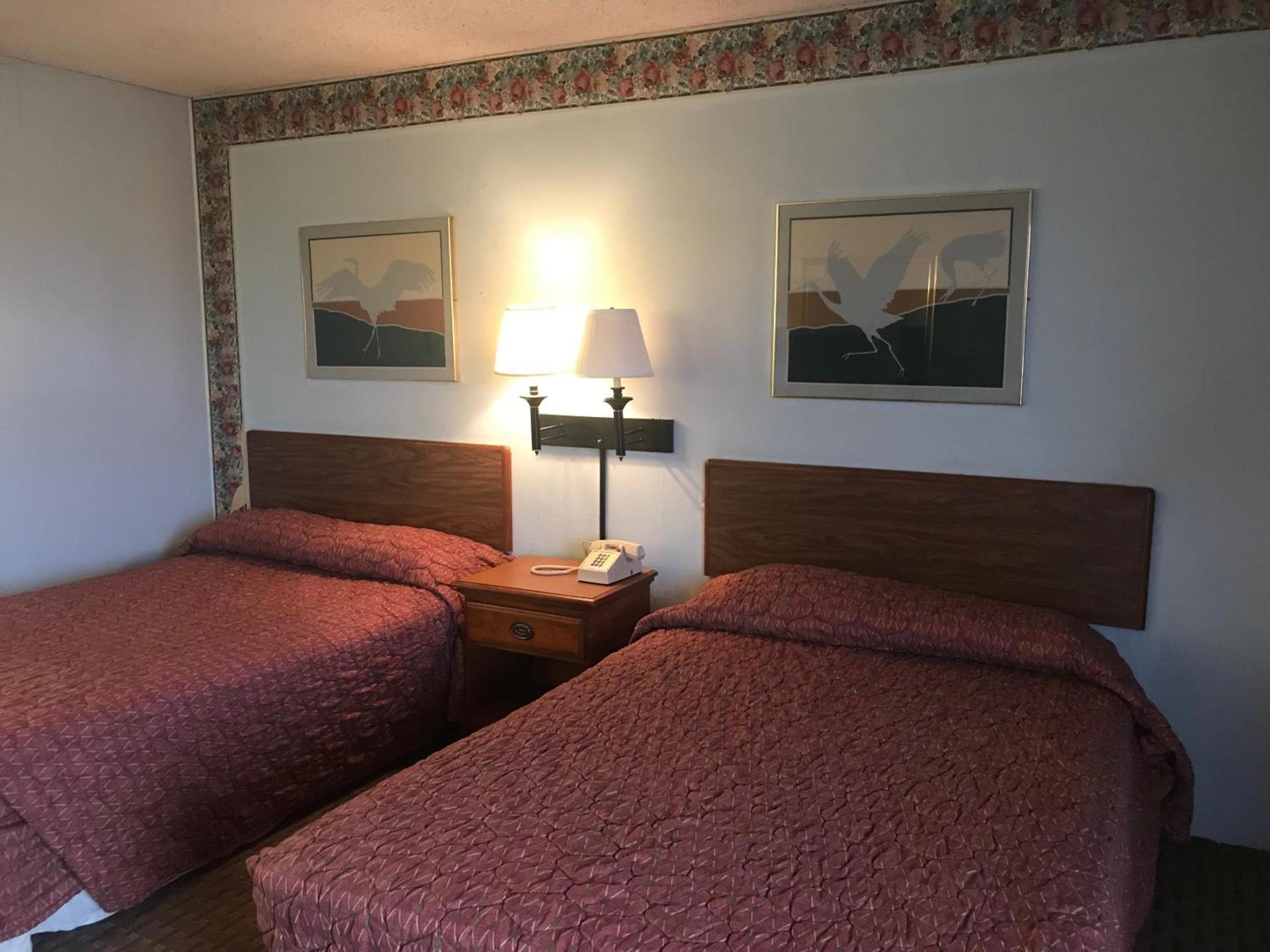Tyler Inn & Suites photo 7