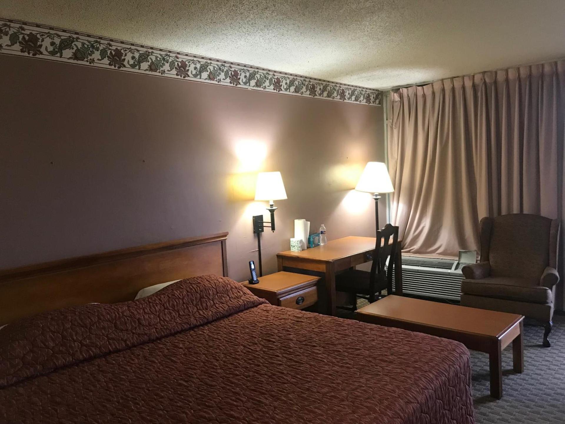 Tyler Inn & Suites photo 2