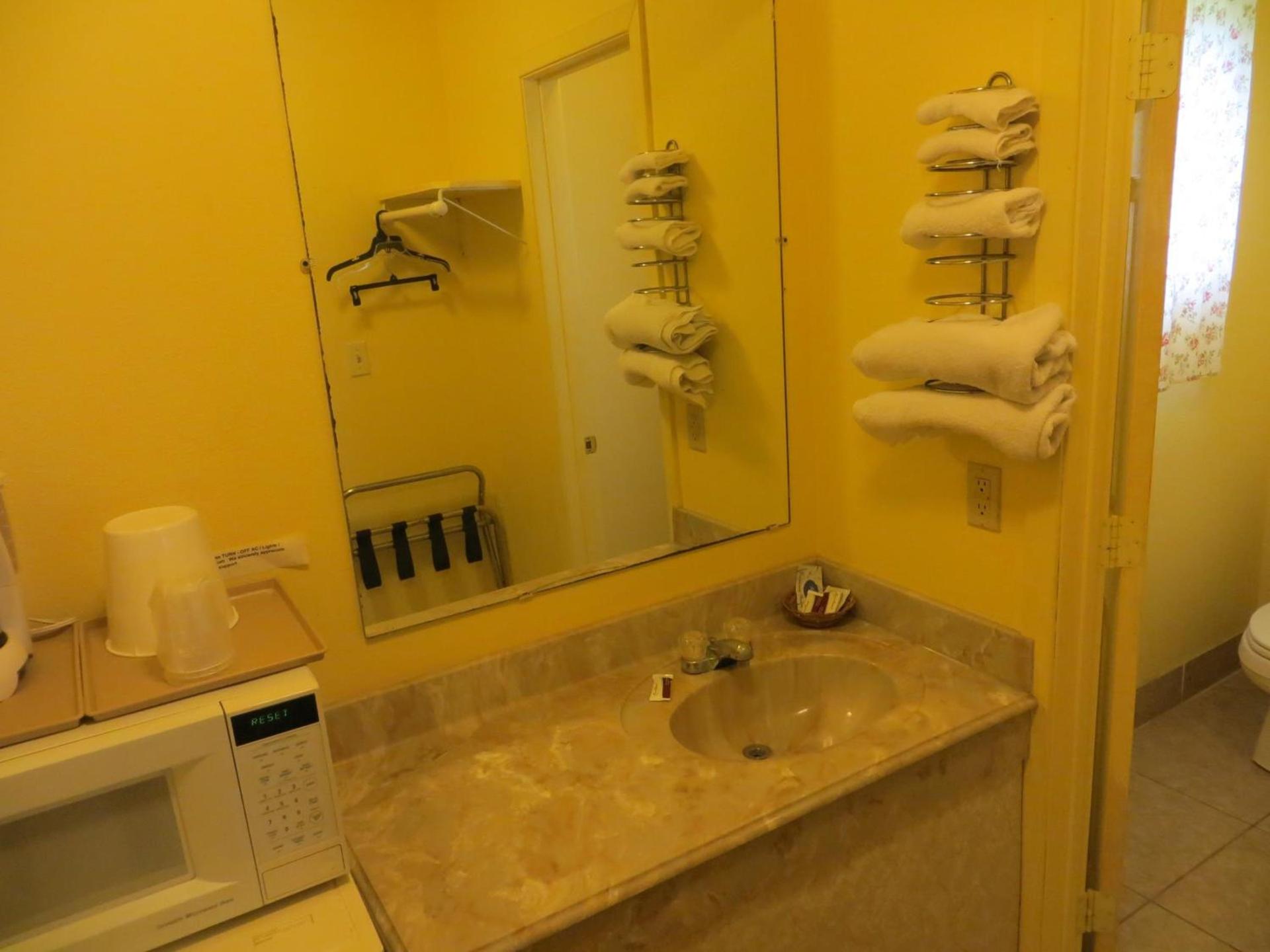 Cottonwood Inn photo 8
