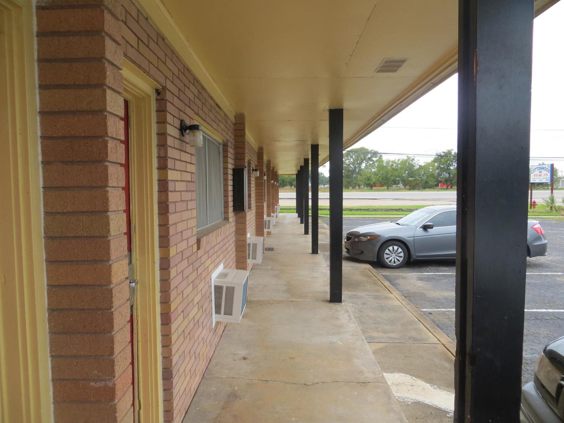Cottonwood Inn photo 6